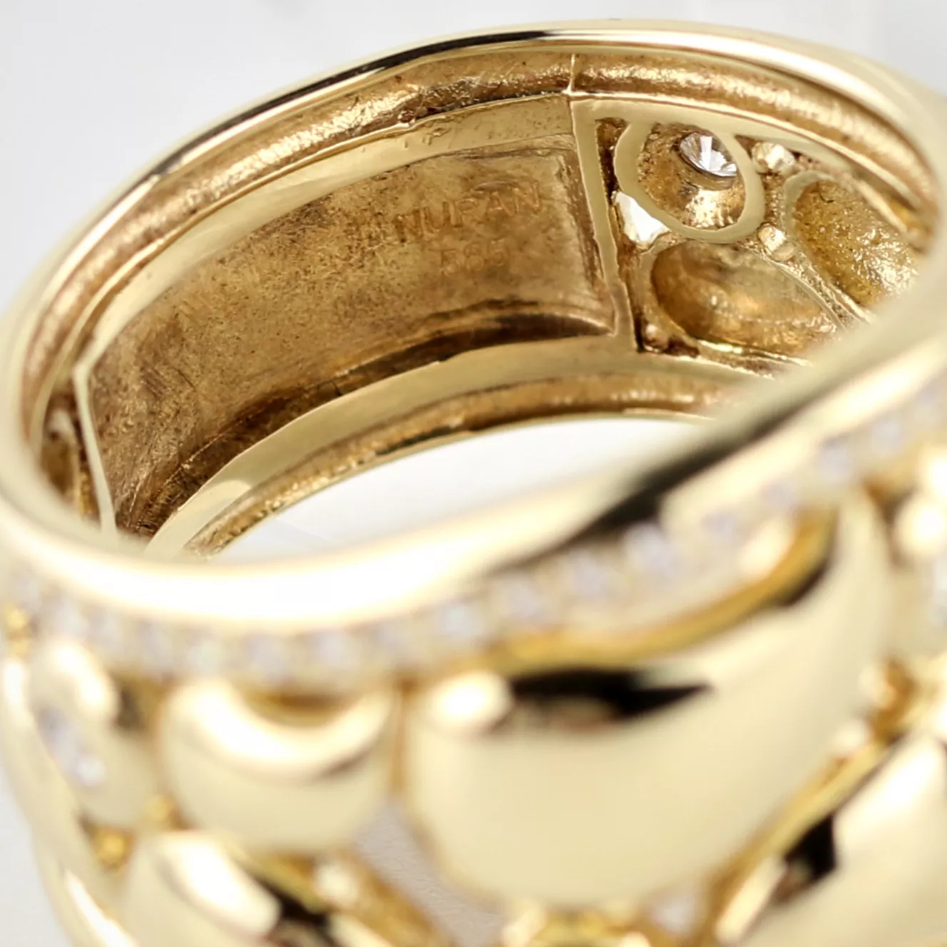 Bague en or avec diamants. 