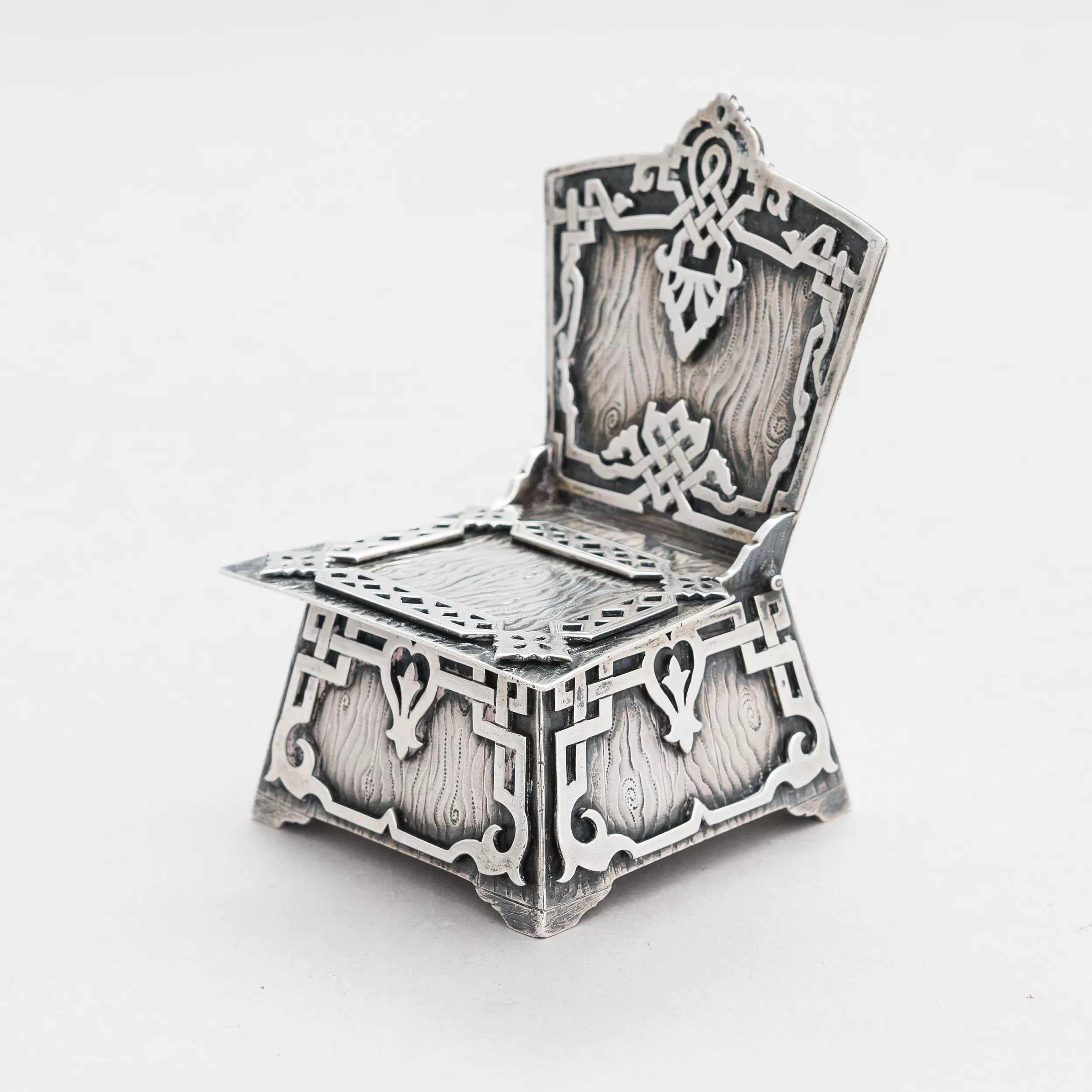 Salière pan-slave en argent Trône, Nichols & Plinke, Saint-Petersbourg, 1870