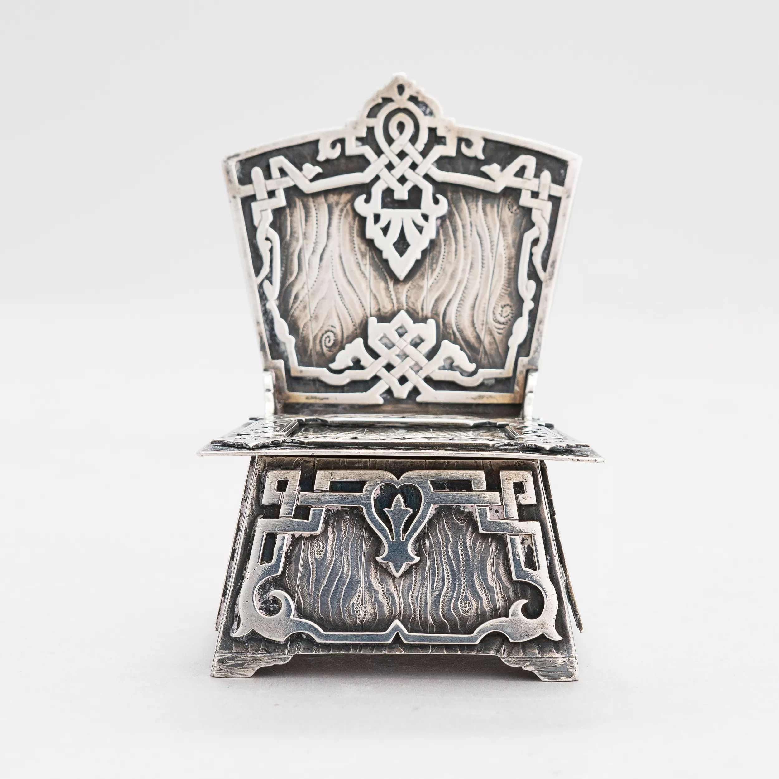 Salière pan-slave en argent Trône, Nichols & Plinke, Saint-Petersbourg, 1870