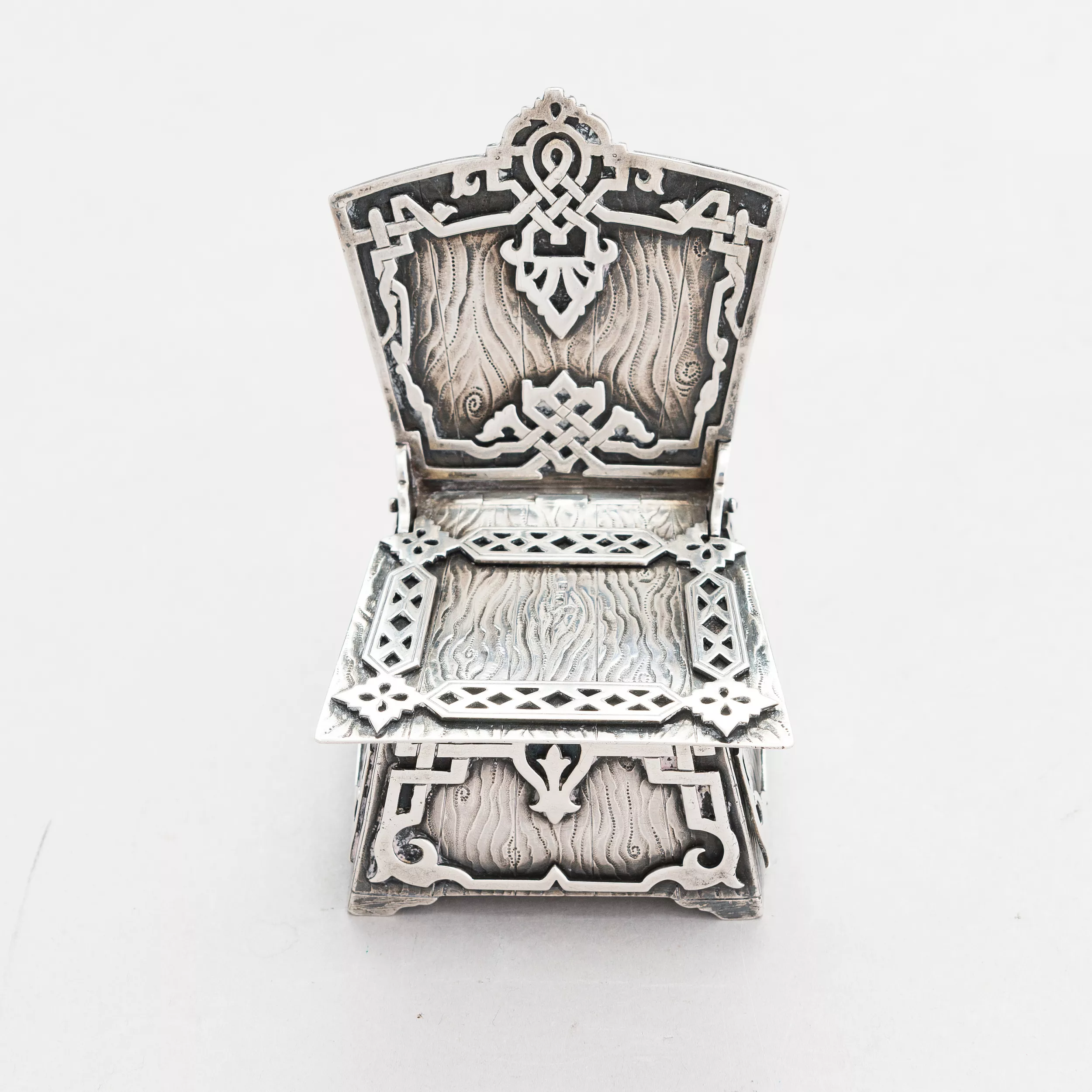 Salière pan-slave en argent Trône, Nichols & Plinke, Saint-Petersbourg, 1870