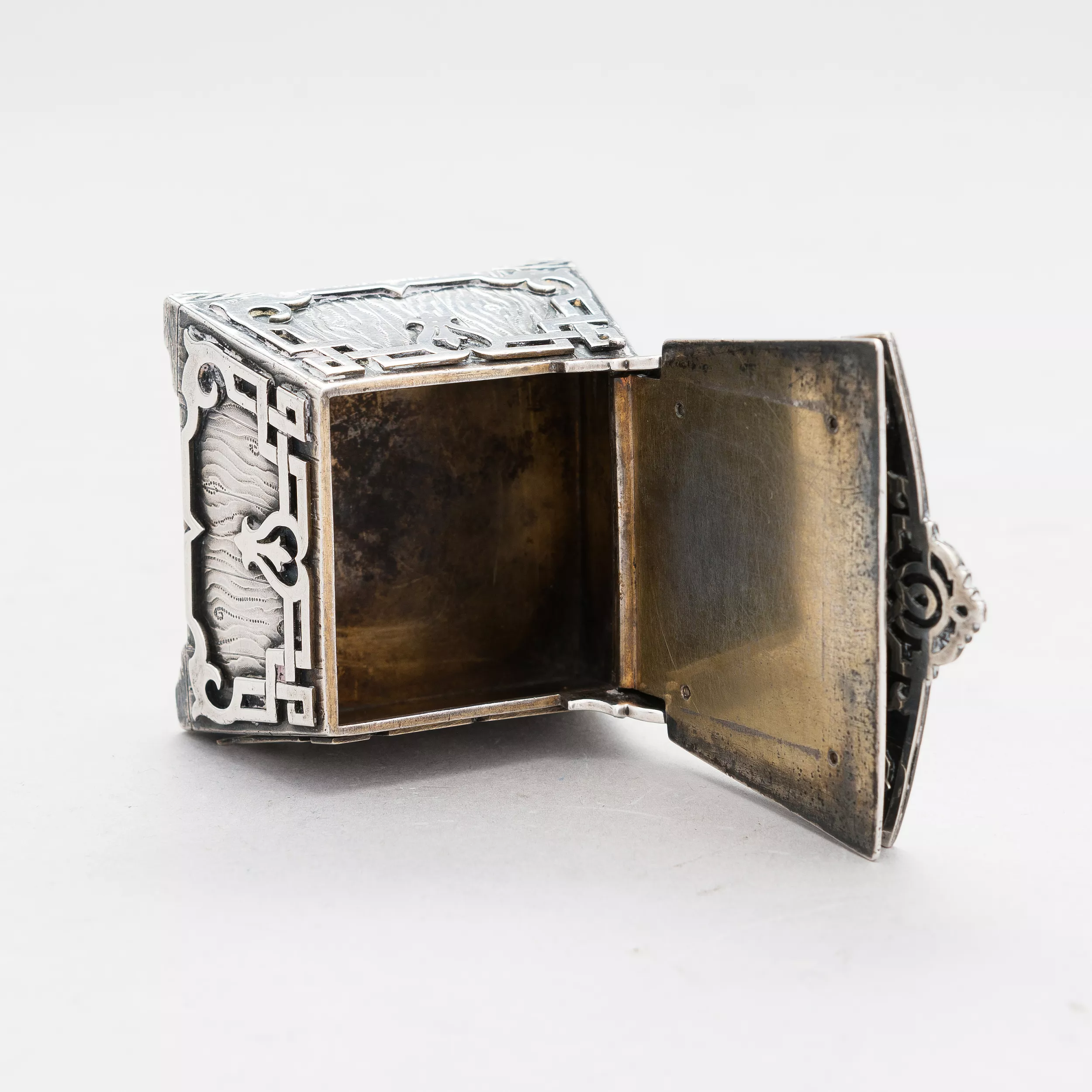 Salière pan-slave en argent Trône, Nichols & Plinke, Saint-Petersbourg, 1870