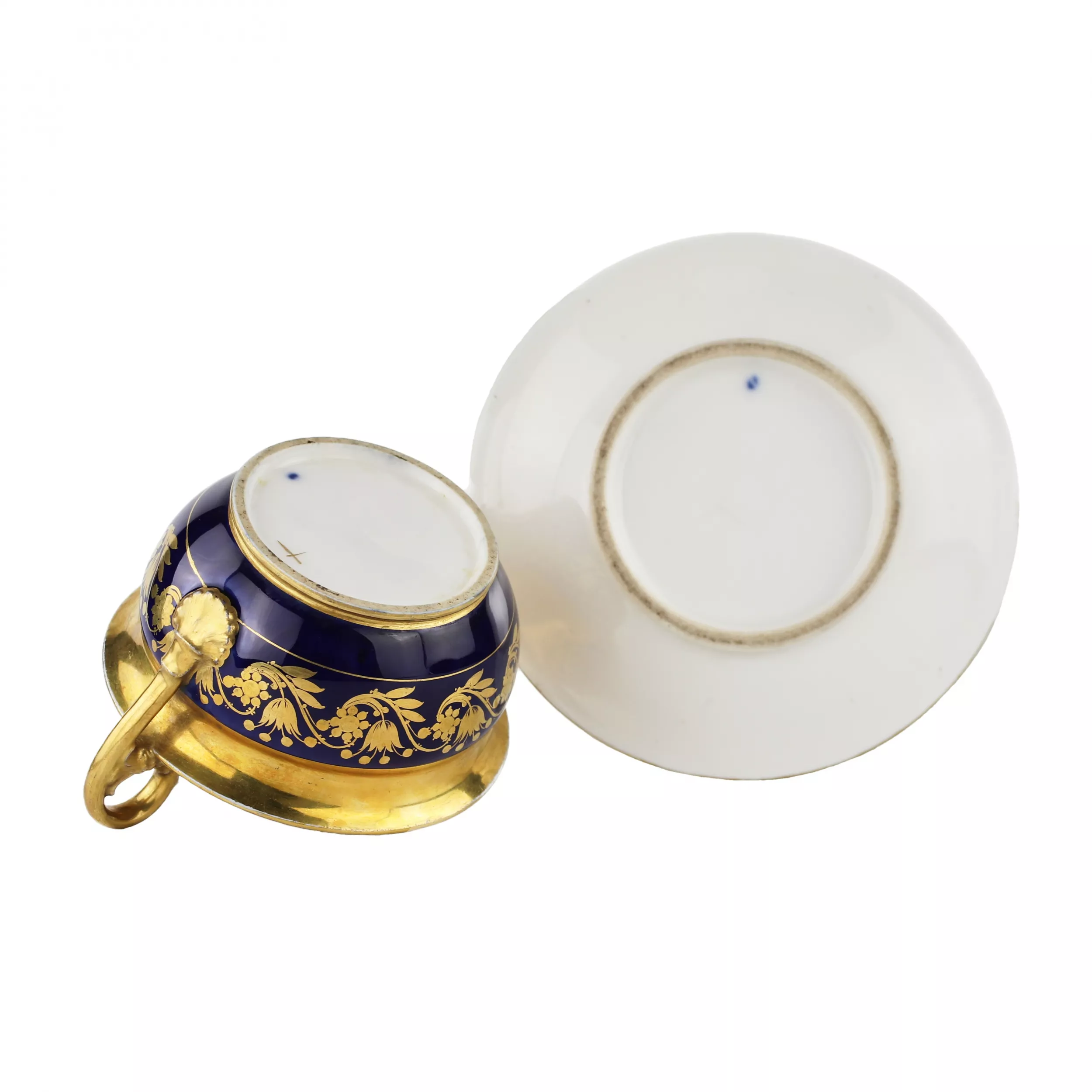 Tasse en cobalt avec soucoupe. France. 19ème siècle. 