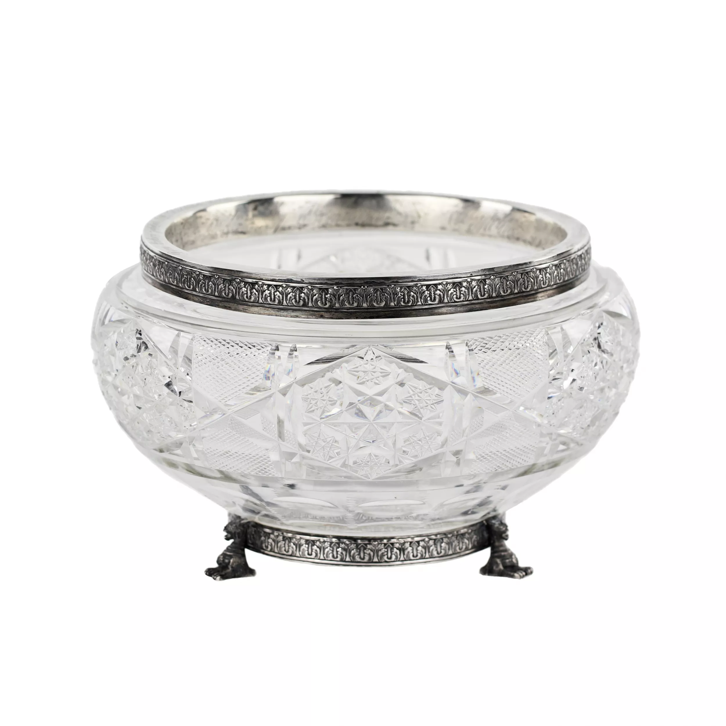 Lourd bonbonnière en cristal et argent, travail russe au tournant des XIXe-XXe siècles. 