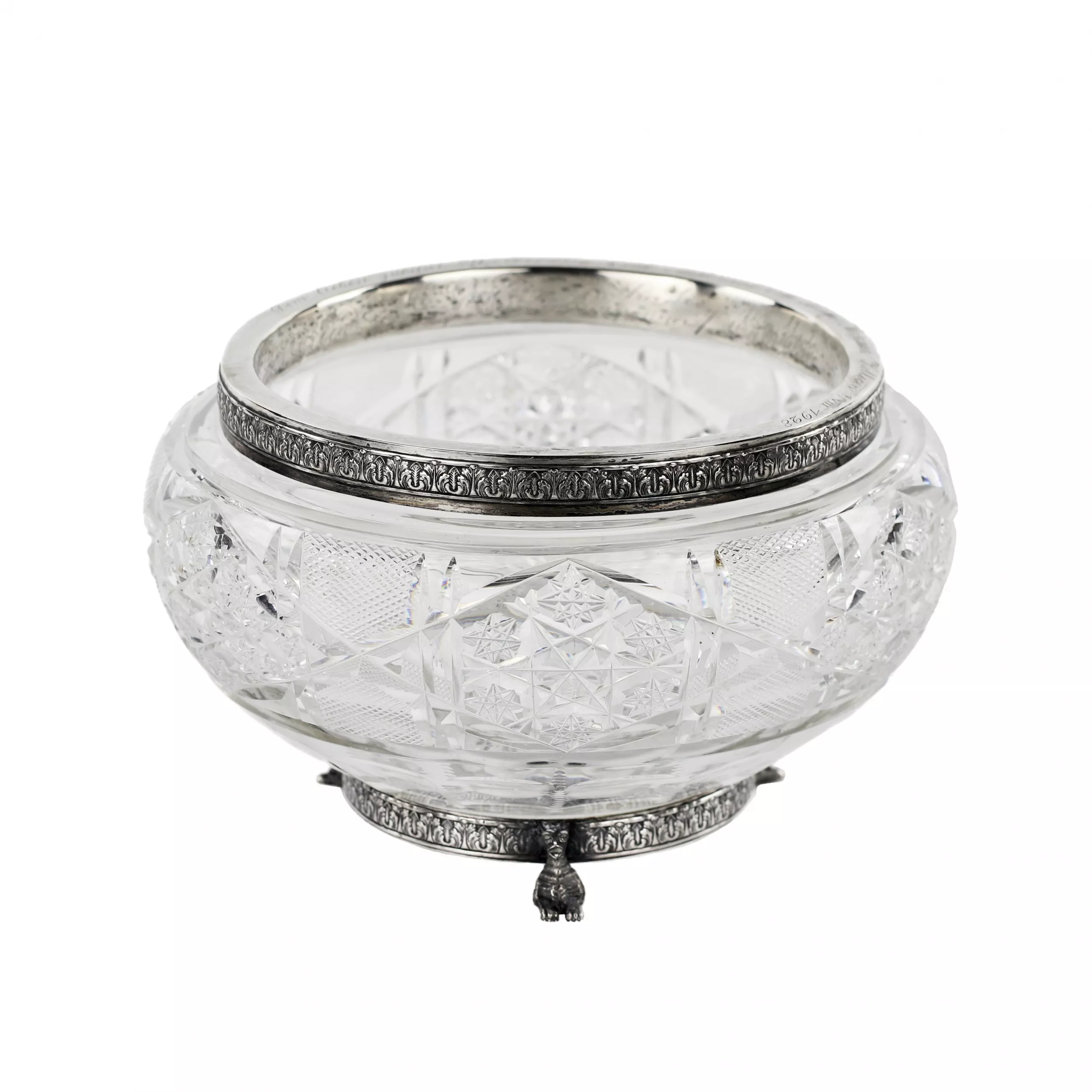 Lourd bonbonnière en cristal et argent, travail russe au tournant des XIXe-XXe siècles. 