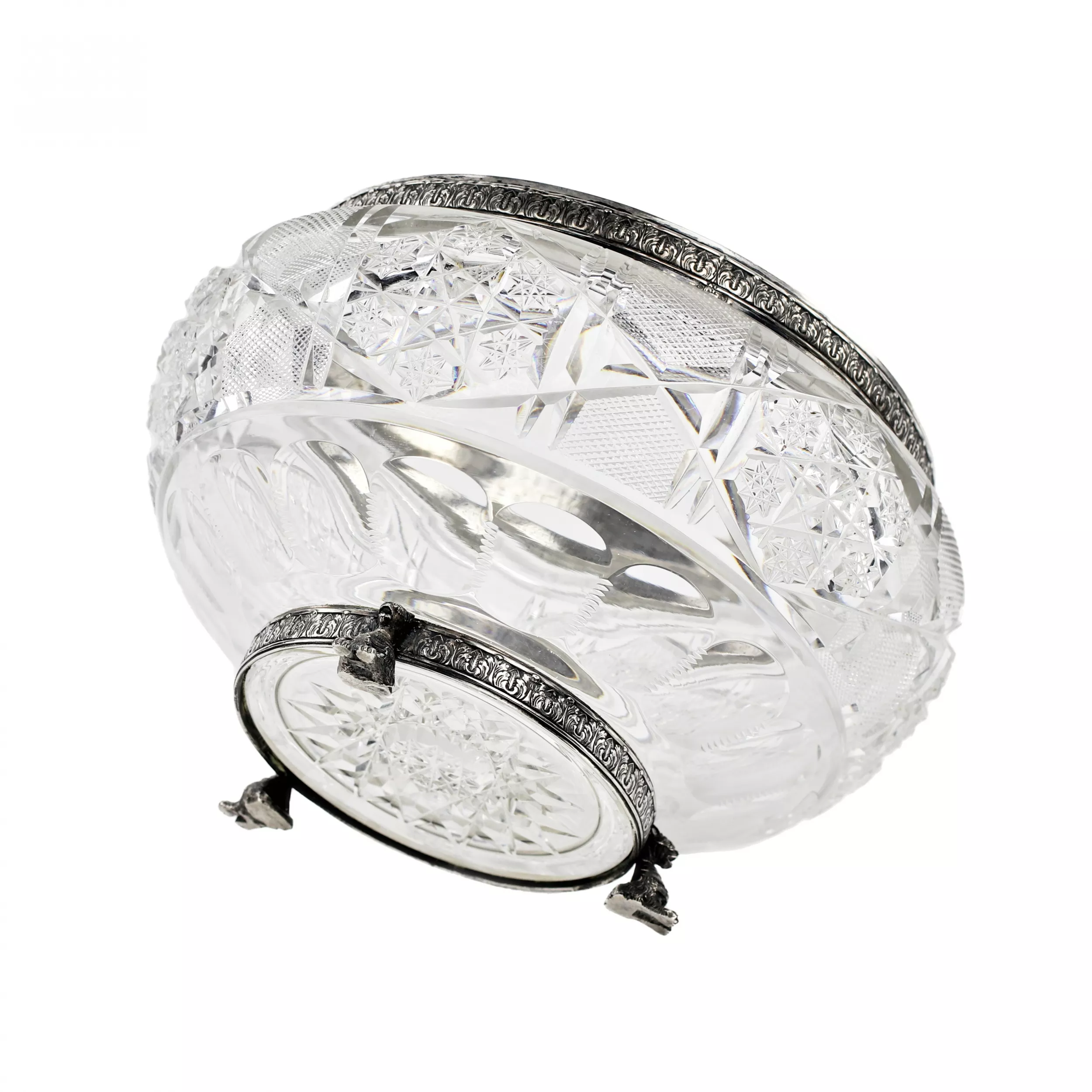 Lourd bonbonnière en cristal et argent, travail russe au tournant des XIXe-XXe siècles. 