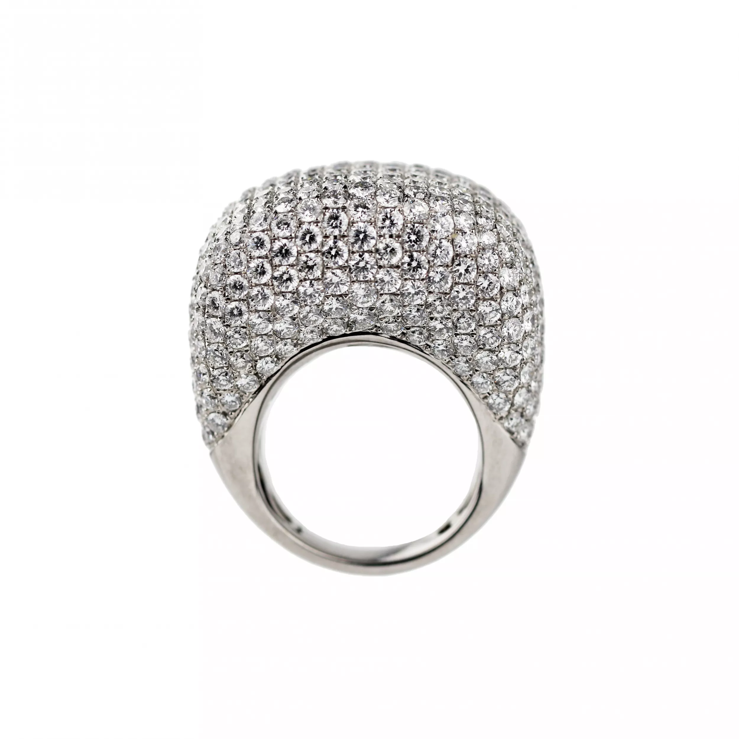 Or, bague cocktail avec diamants. 