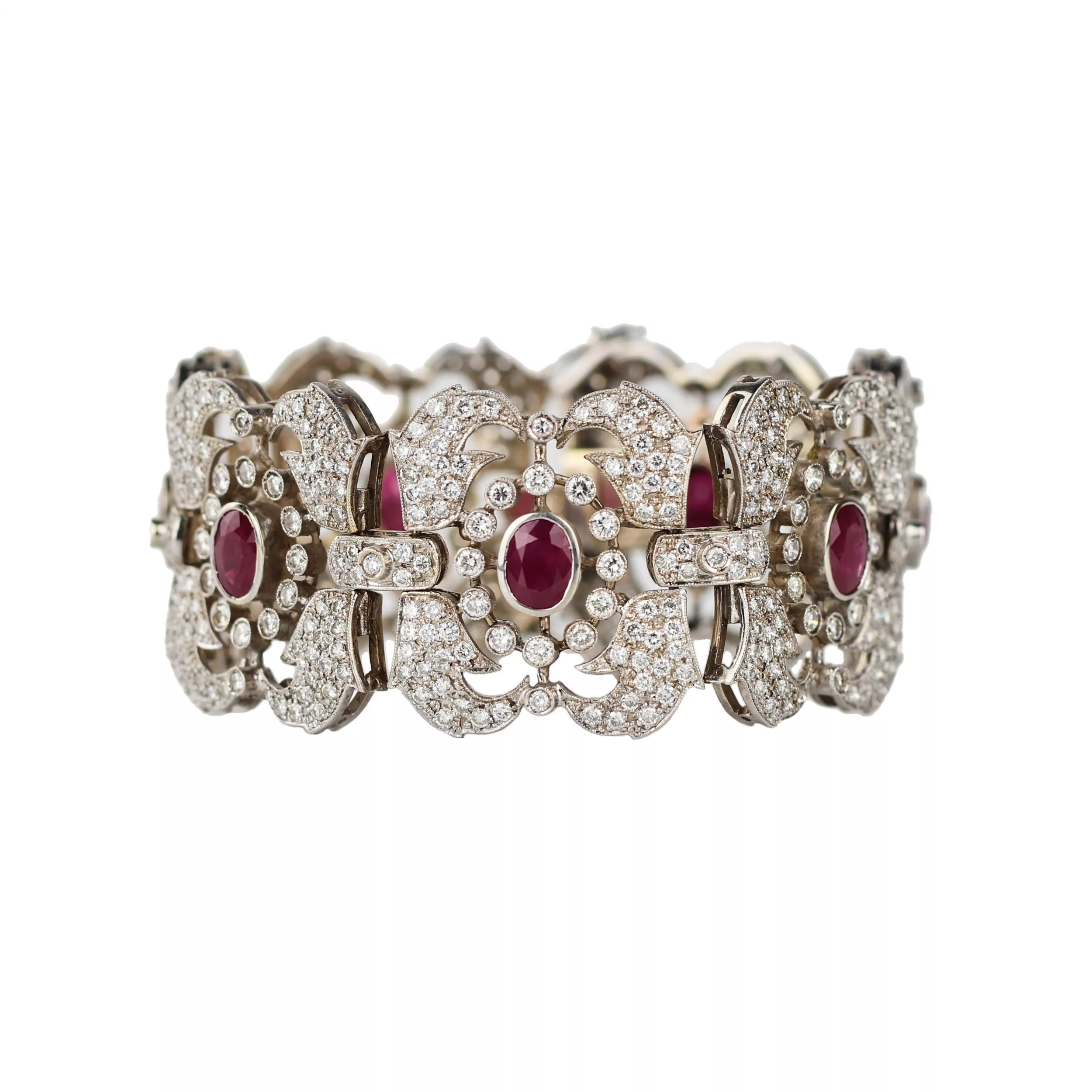 Bracelet en or avec rubis et diamants. 