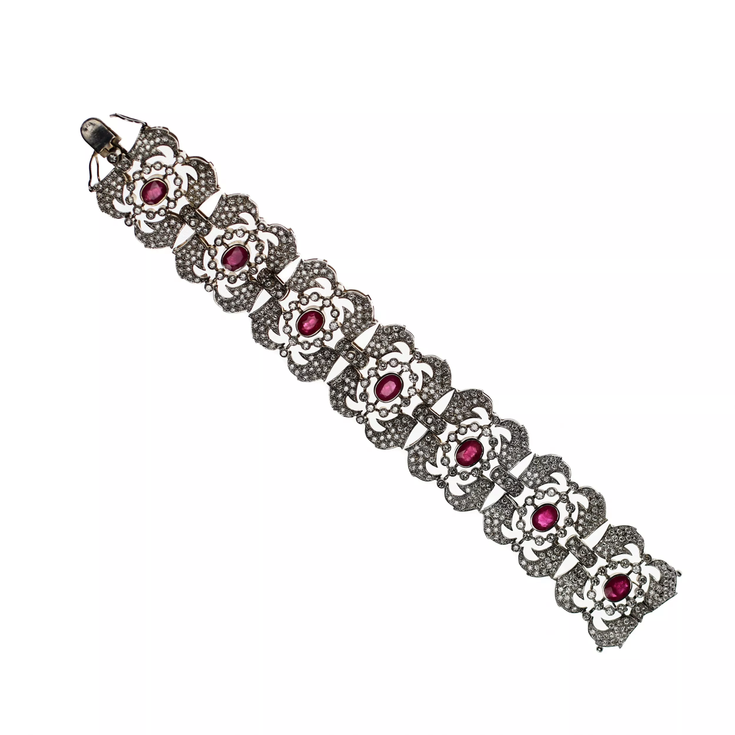 Bracelet en or avec rubis et diamants. 