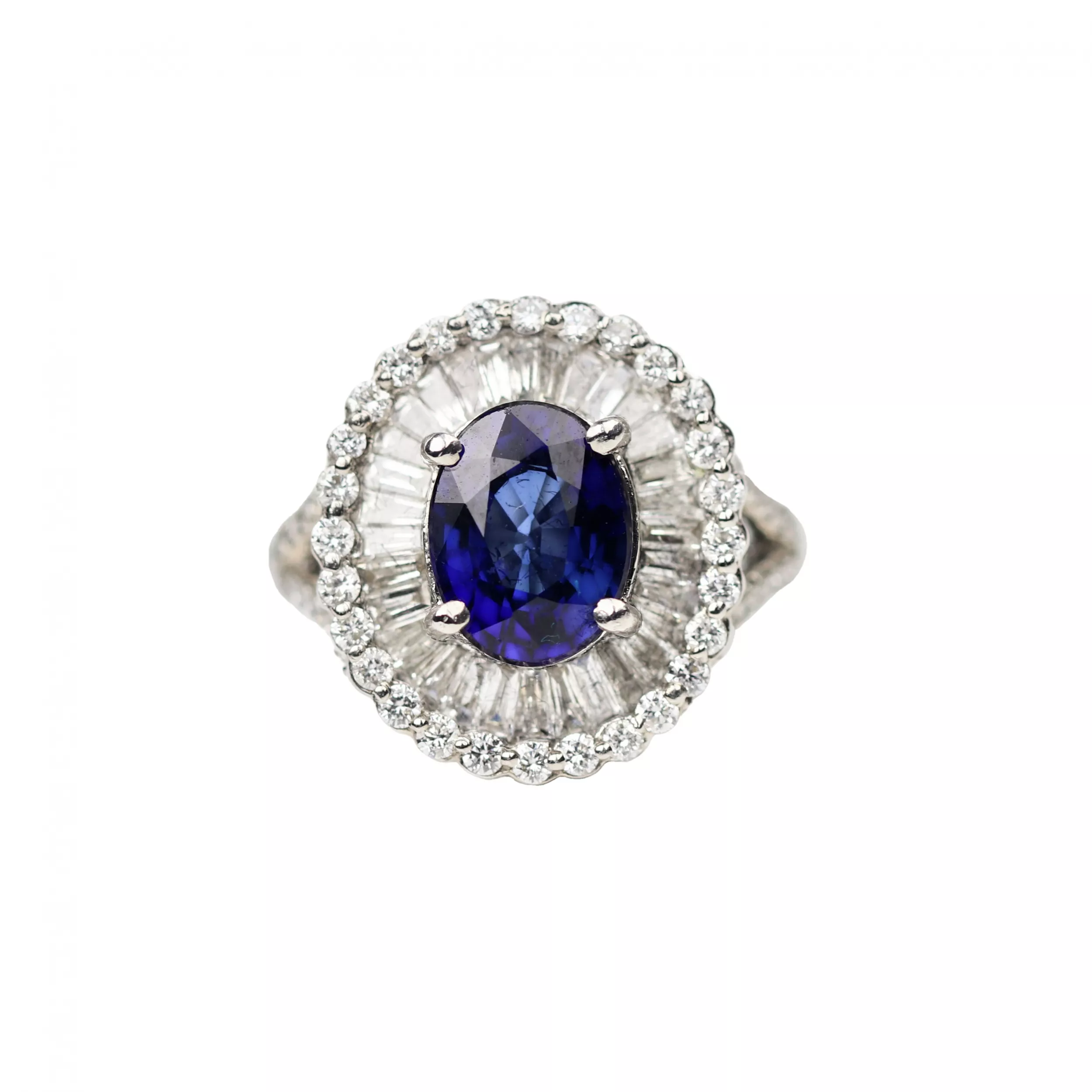 Bague en or avec saphir et diamants. 