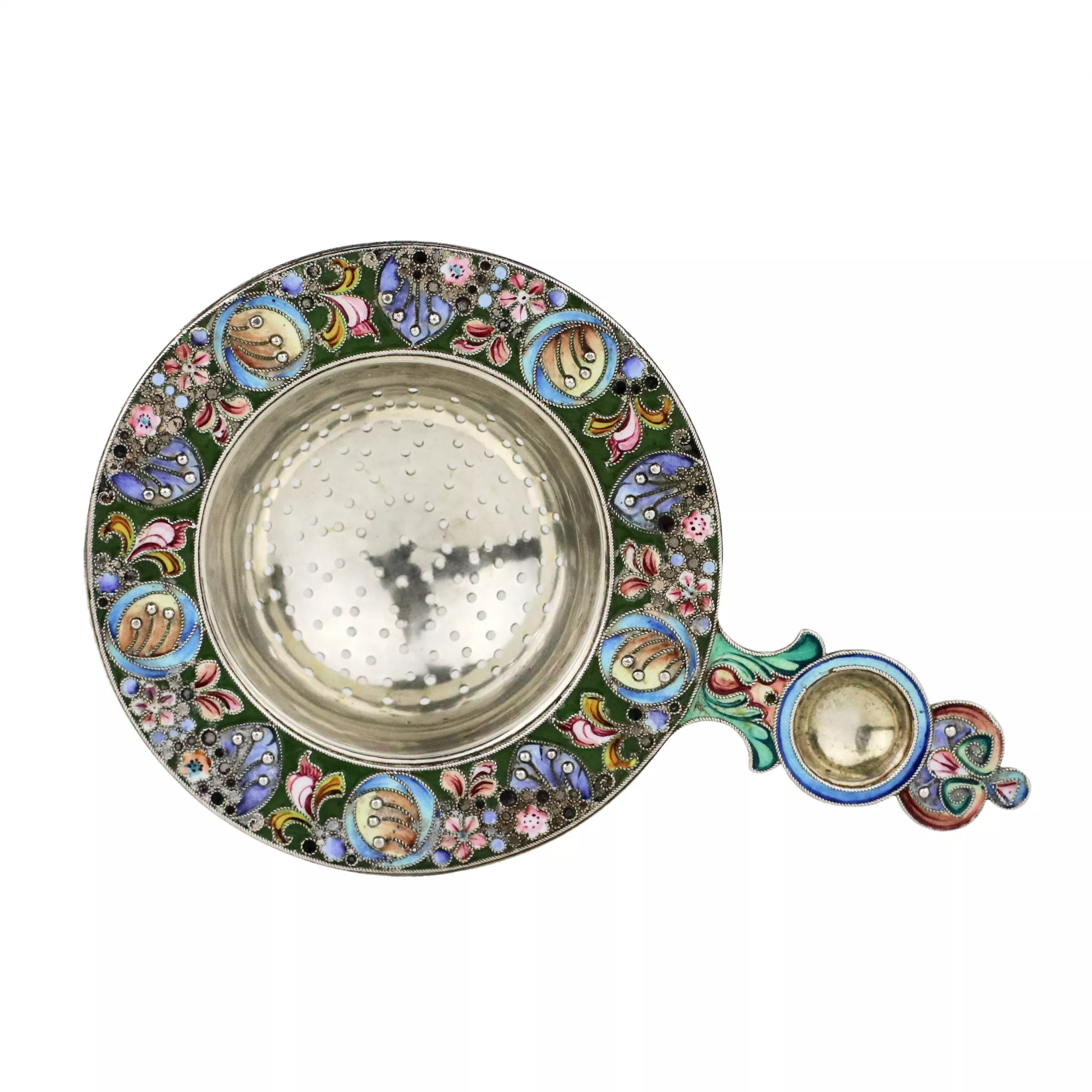 RUSSIAN SILVER TEA STRAINER WITH POLYCHROME ENAMEL DECORATION IN THE RUSSIAN ART NOUVEAU STYLE. MOSCOW, 11TH ARTEL, 1908–1917