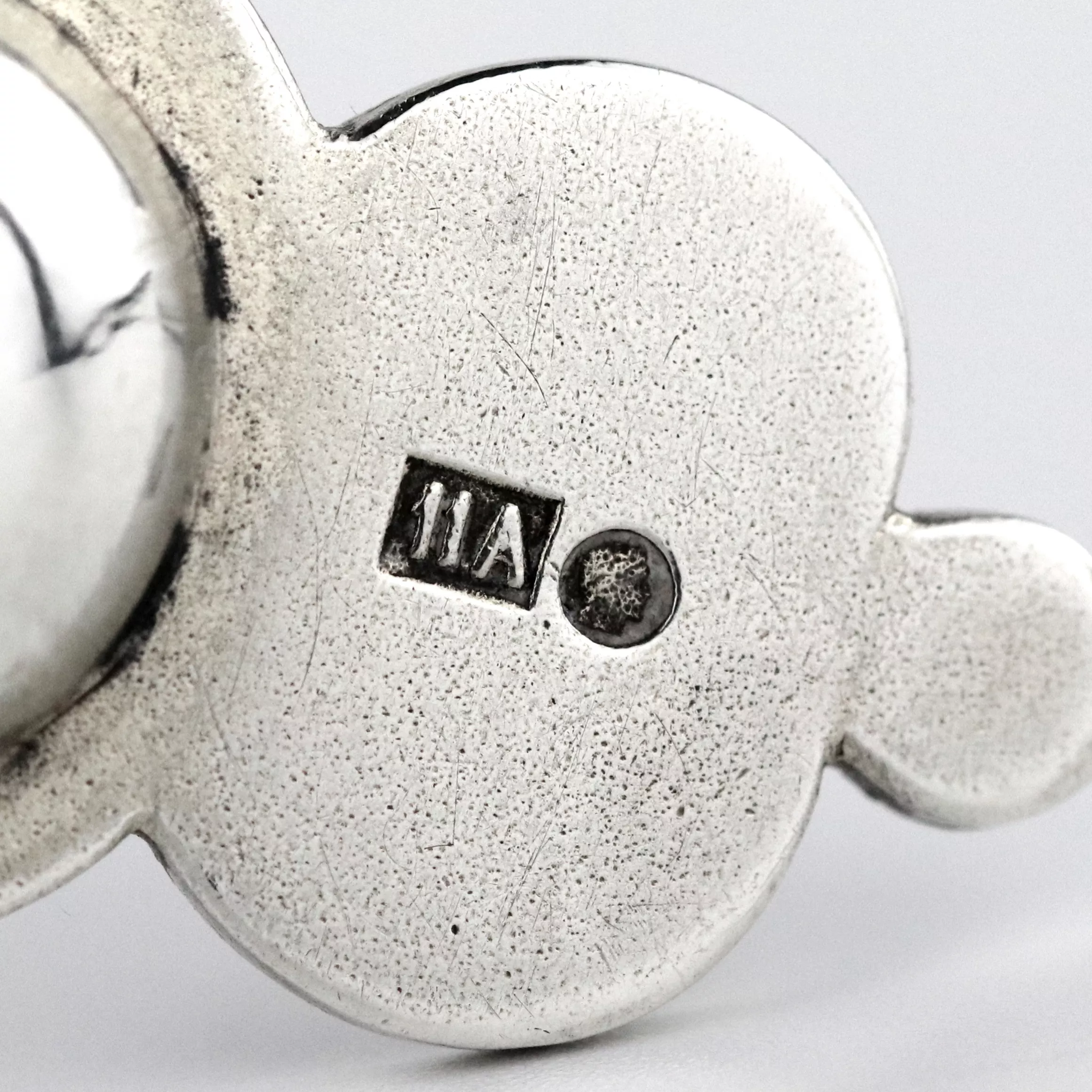 RUSSIAN SILVER TEA STRAINER WITH POLYCHROME ENAMEL DECORATION IN THE RUSSIAN ART NOUVEAU STYLE. MOSCOW, 11TH ARTEL, 1908–1917
