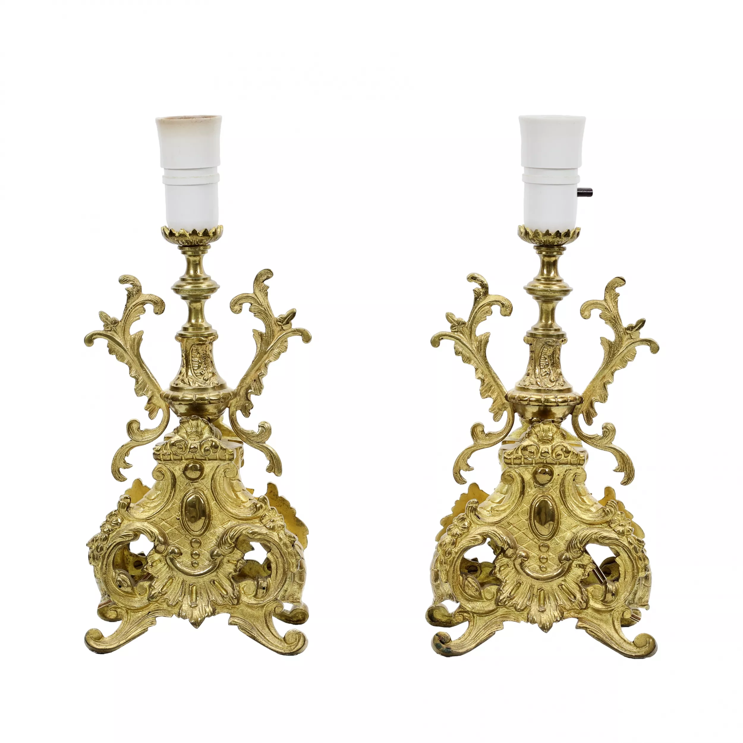 Paire de lampes de table en bronze dore. 