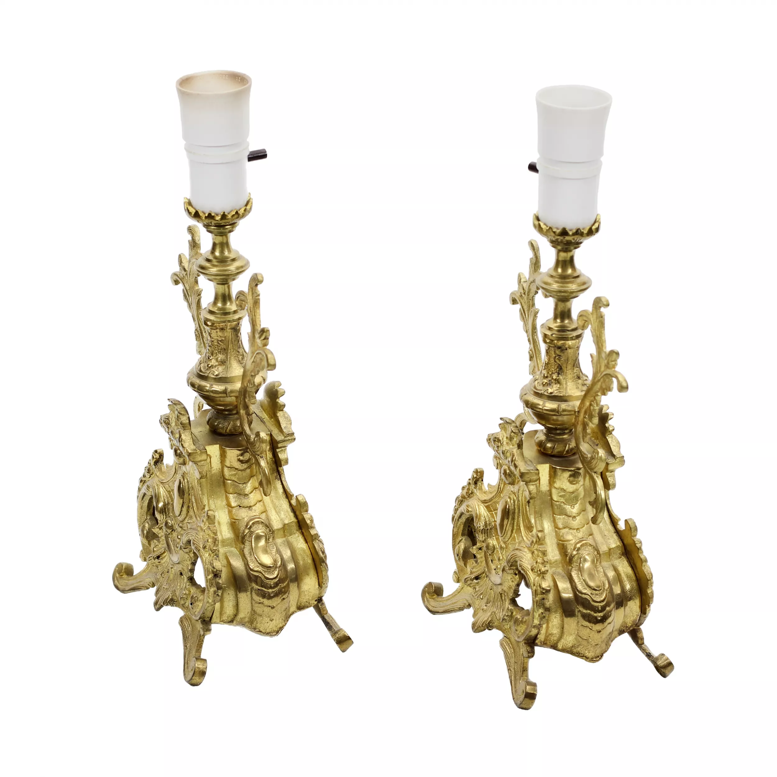 Paire de lampes de table en bronze dore. 