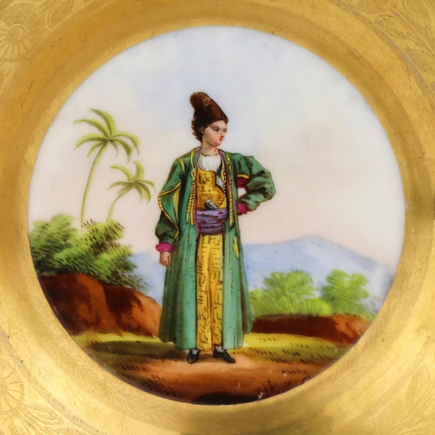 RUSSIAN PORCELAIN SAUCER PERSAN. PRIVATE RUSSIAN PORCELAIN FACTORIES, 1820S