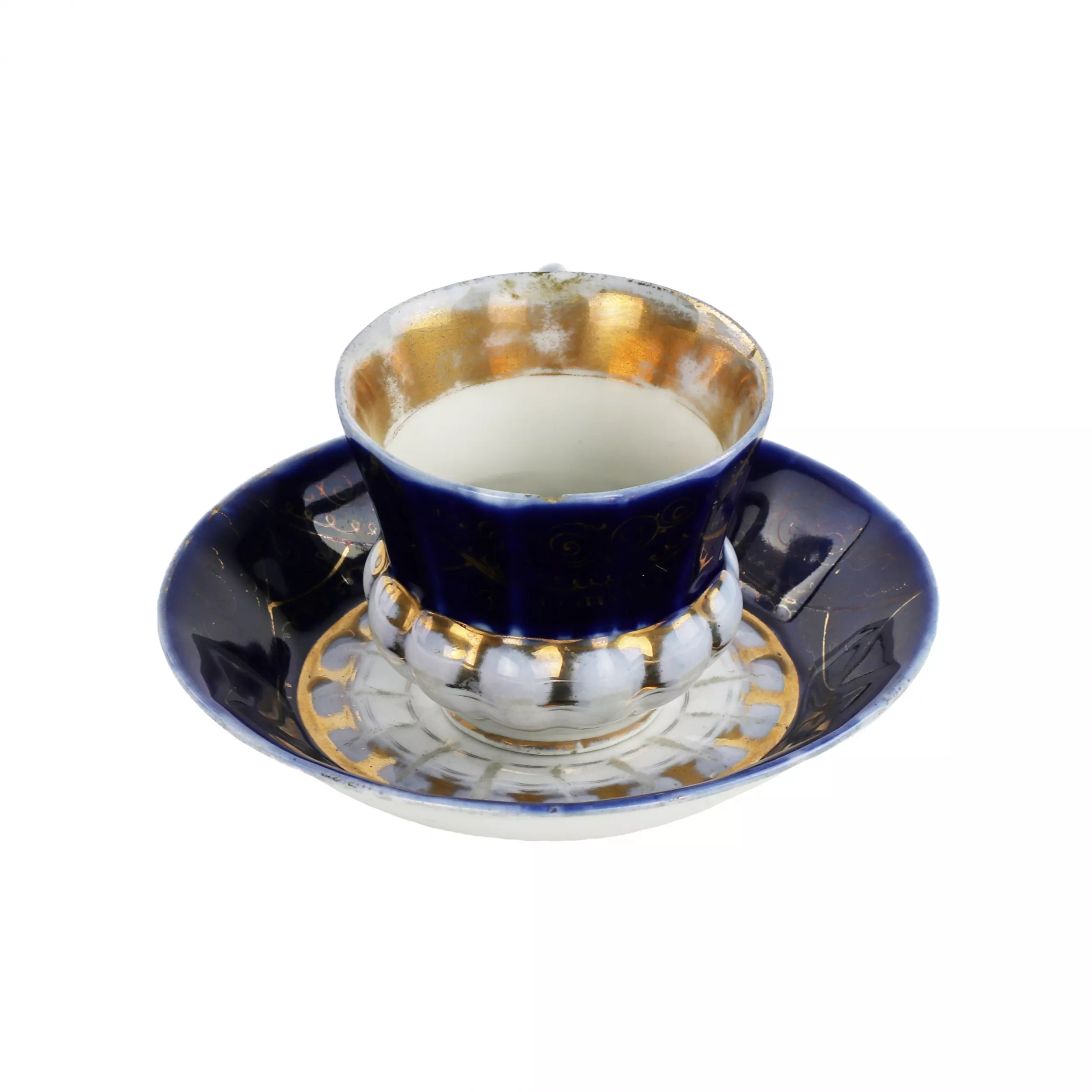 Manufacture de paires de the en porcelaine I.E. Kouznetsov sur le Volkhov. 