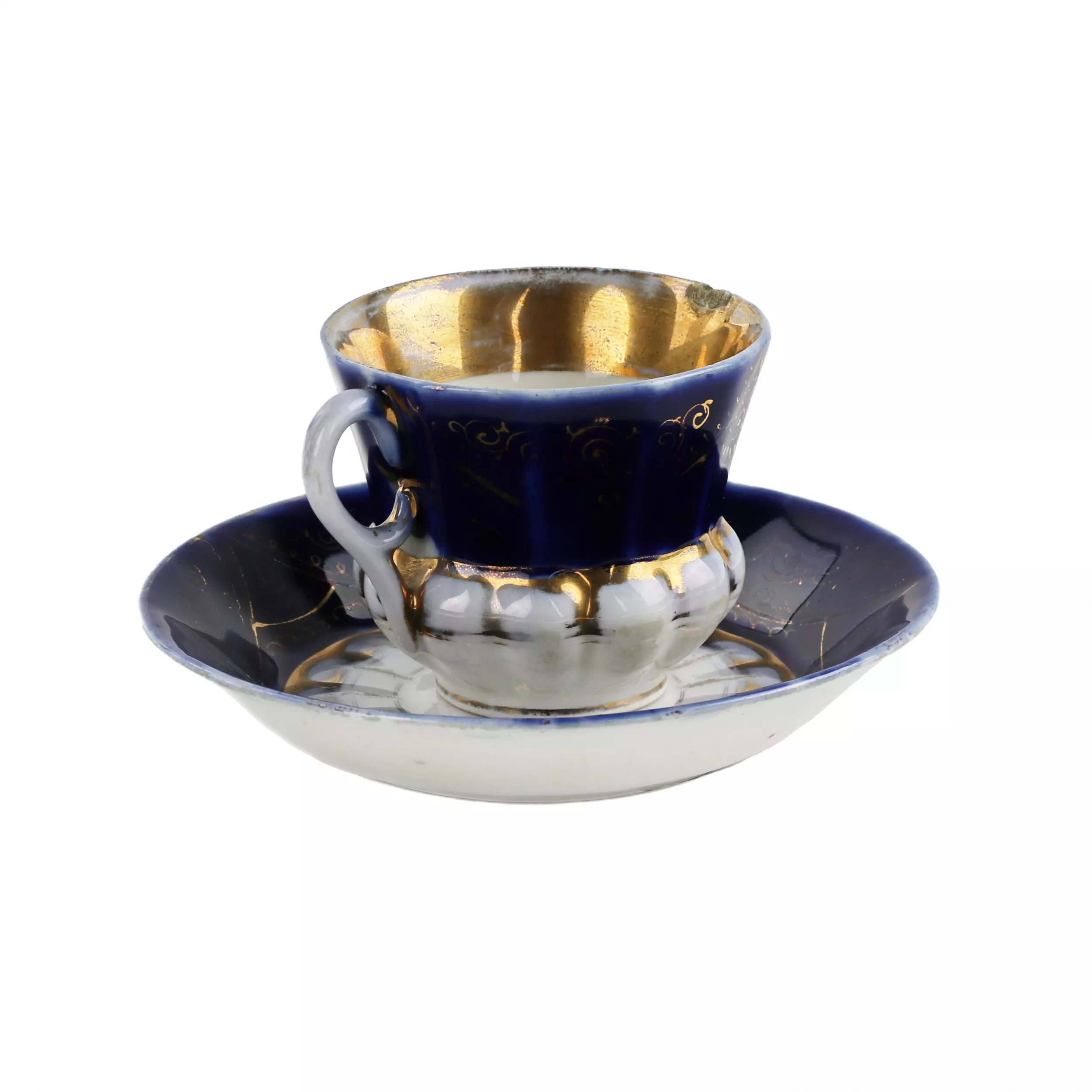 Manufacture de paires de the en porcelaine I.E. Kouznetsov sur le Volkhov. 
