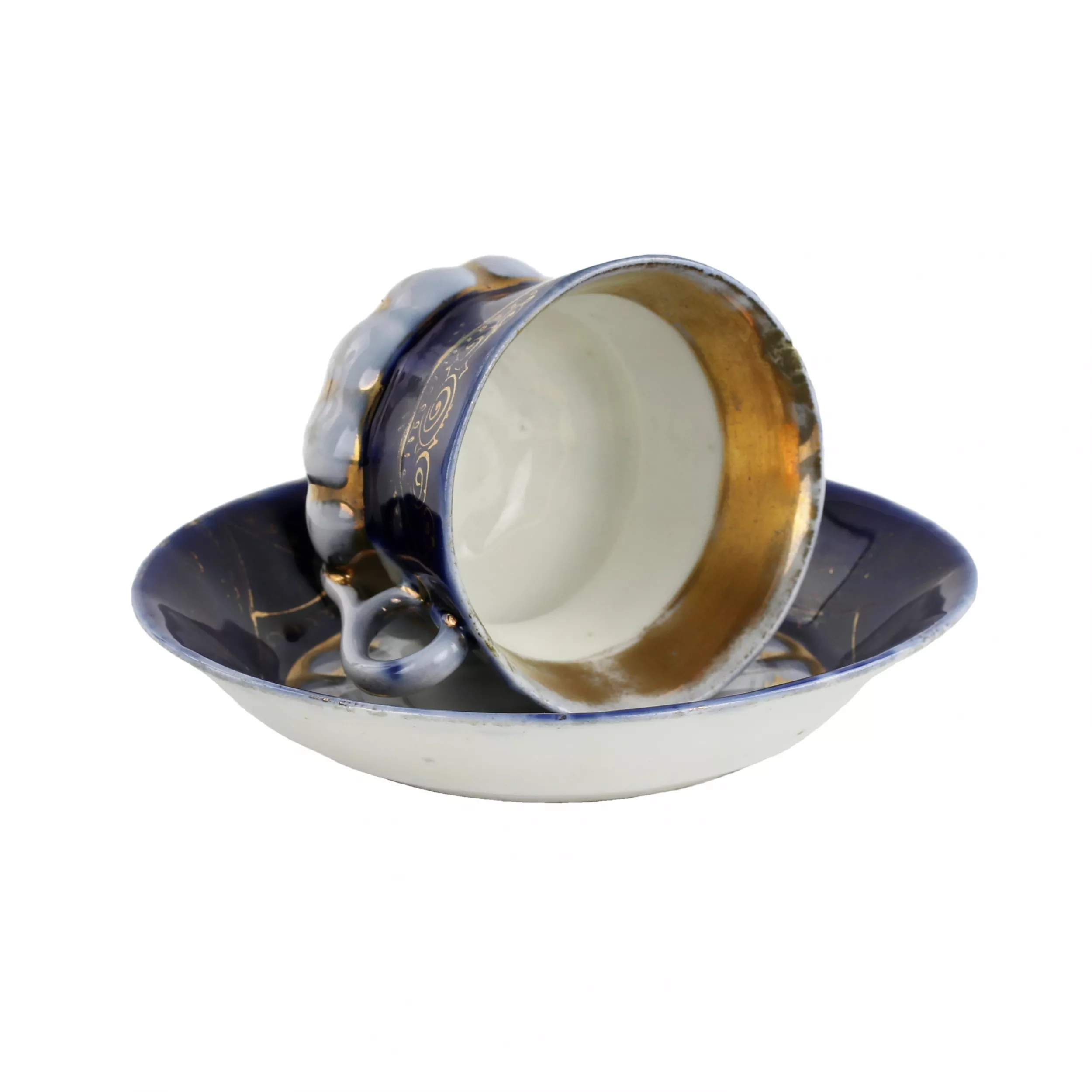 Manufacture de paires de the en porcelaine I.E. Kouznetsov sur le Volkhov. 