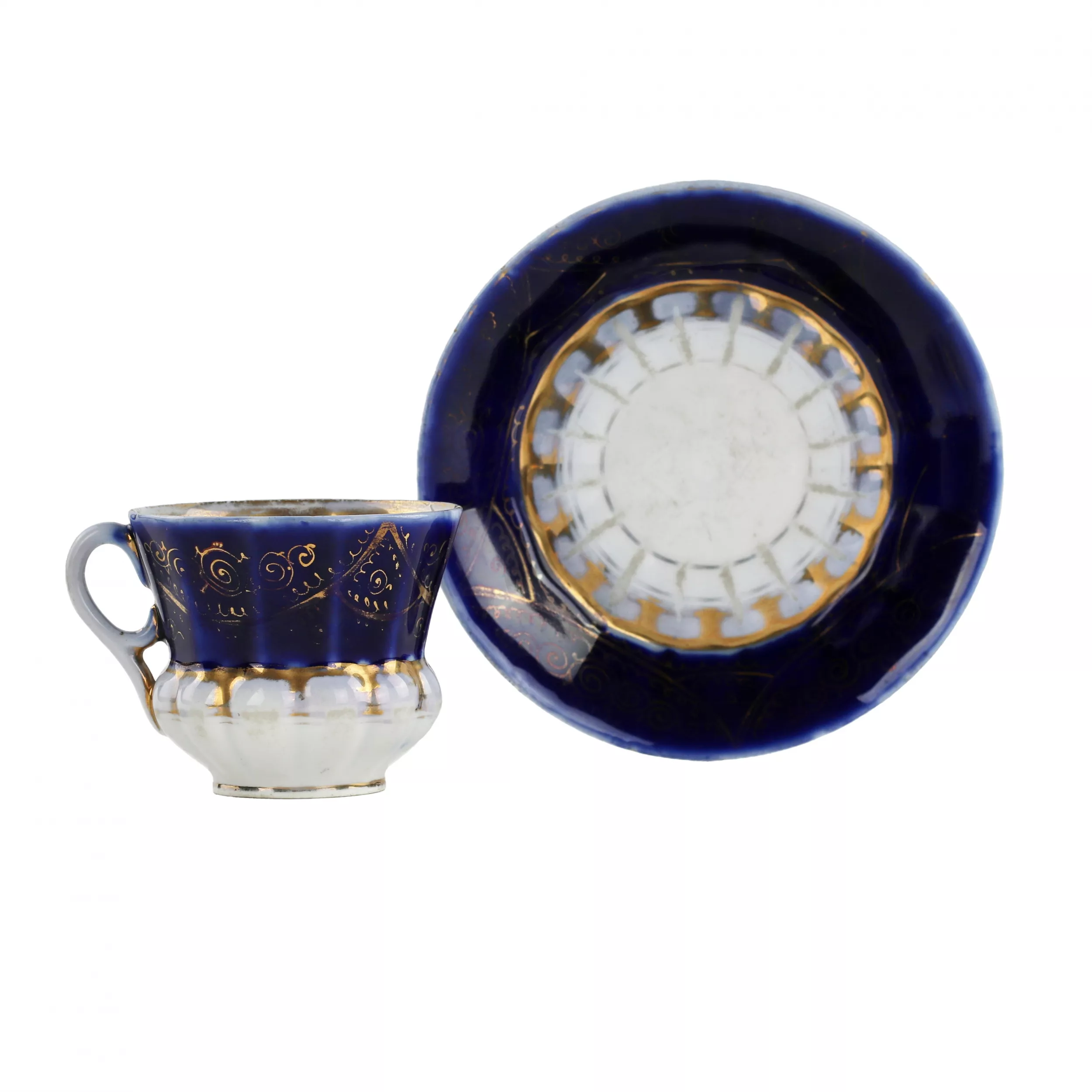 Manufacture de paires de the en porcelaine I.E. Kouznetsov sur le Volkhov. 
