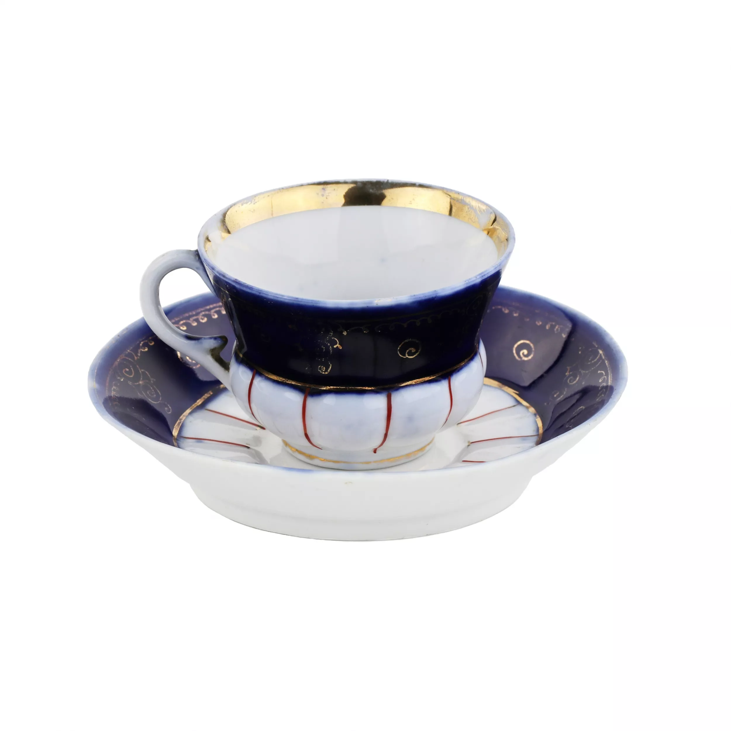 Paire de cafe en porcelaine de la manufacture Kuznetsov à Dulyovo. Milieu du XIXe siècle. 