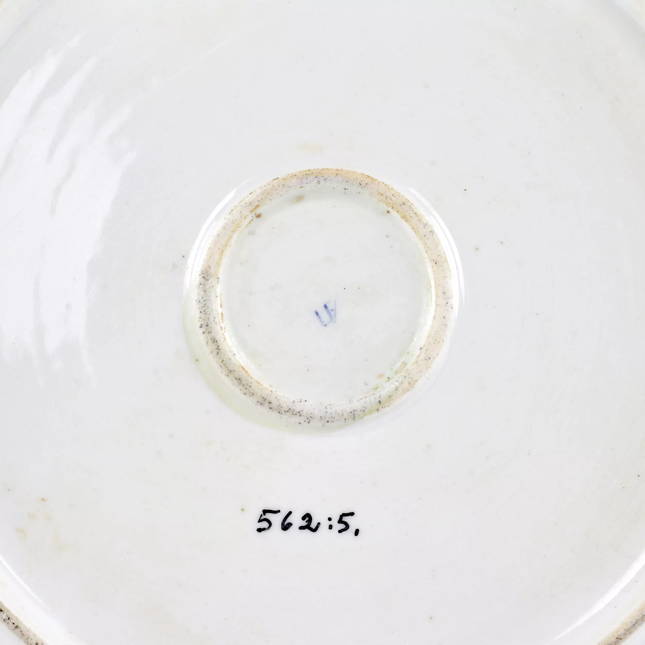 Cinq plats et assiettes de l`usine de Popov. 19ème siècle. 