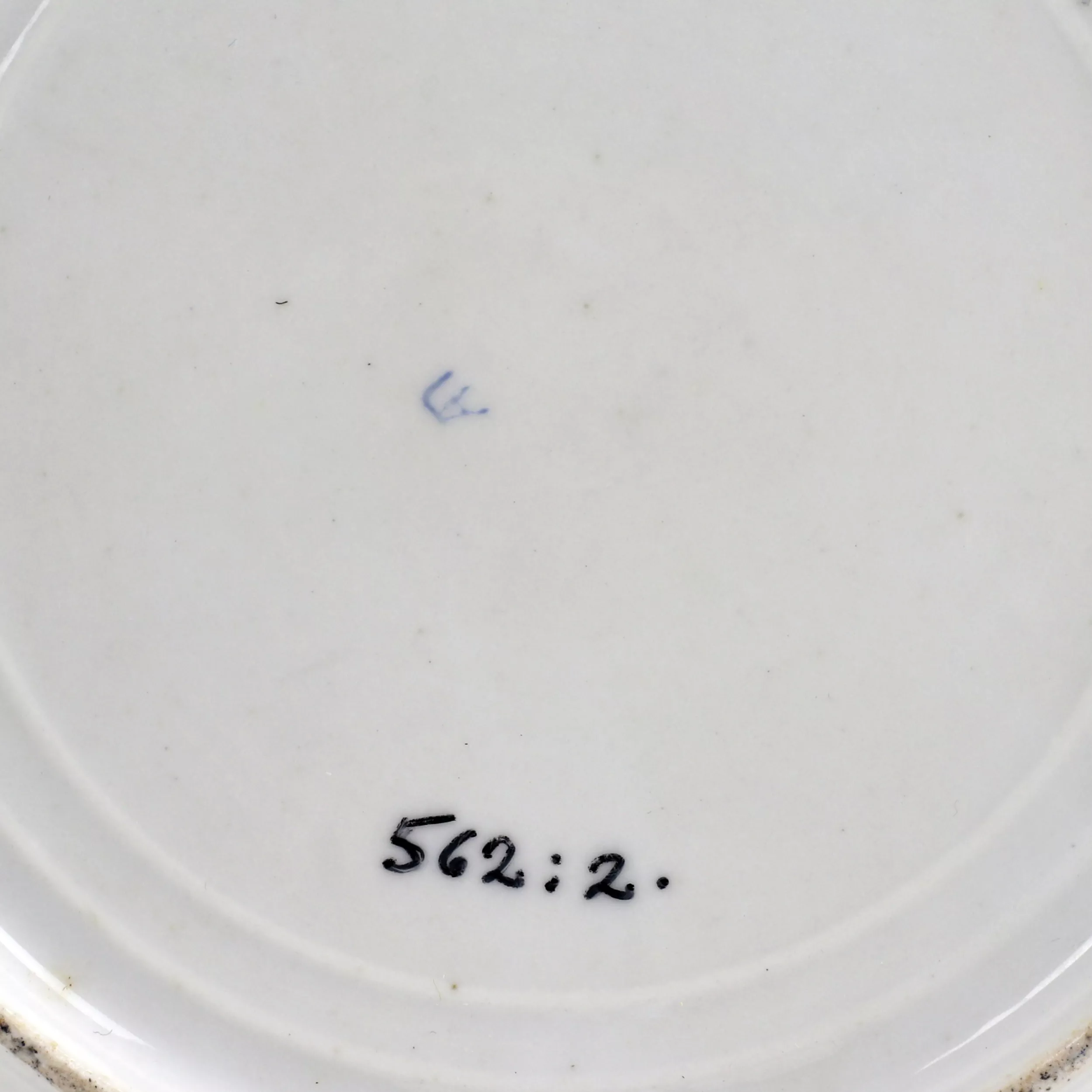 Cinq plats et assiettes de l`usine de Popov. 19ème siècle. 