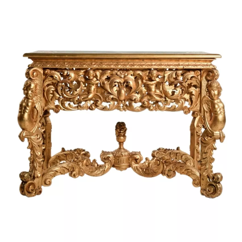 Bureau de style baroque ancien. 