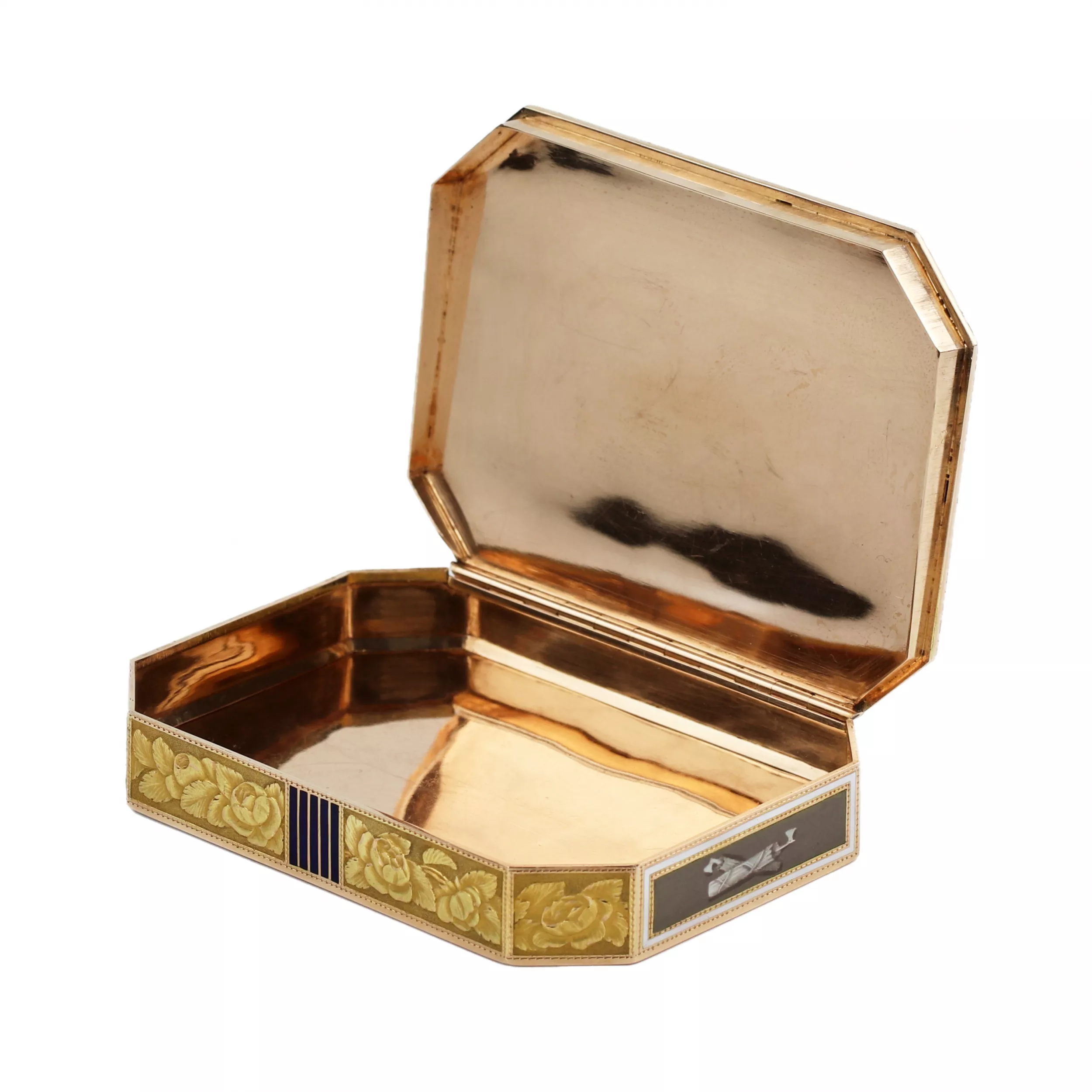 FRENCH GOLD SNUFFBOX WITH ENAMEL GRISAILLE “MILITARY GAMES OF PUTTI” FRANCE, EMPIRE PERIOD, FIRST QUARTER OF THE 19TH CENTURY