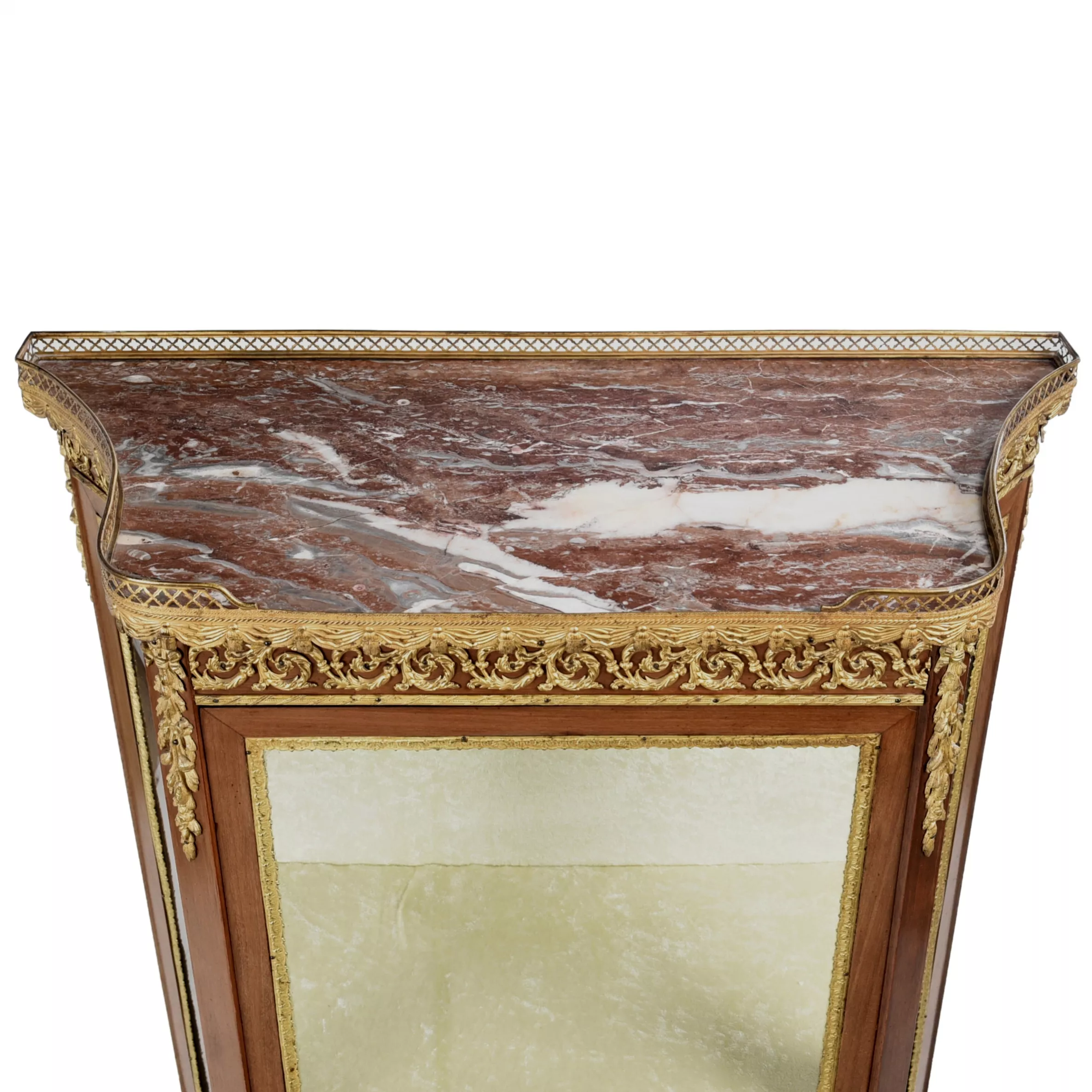 Vitrine de style Louis XVI. 