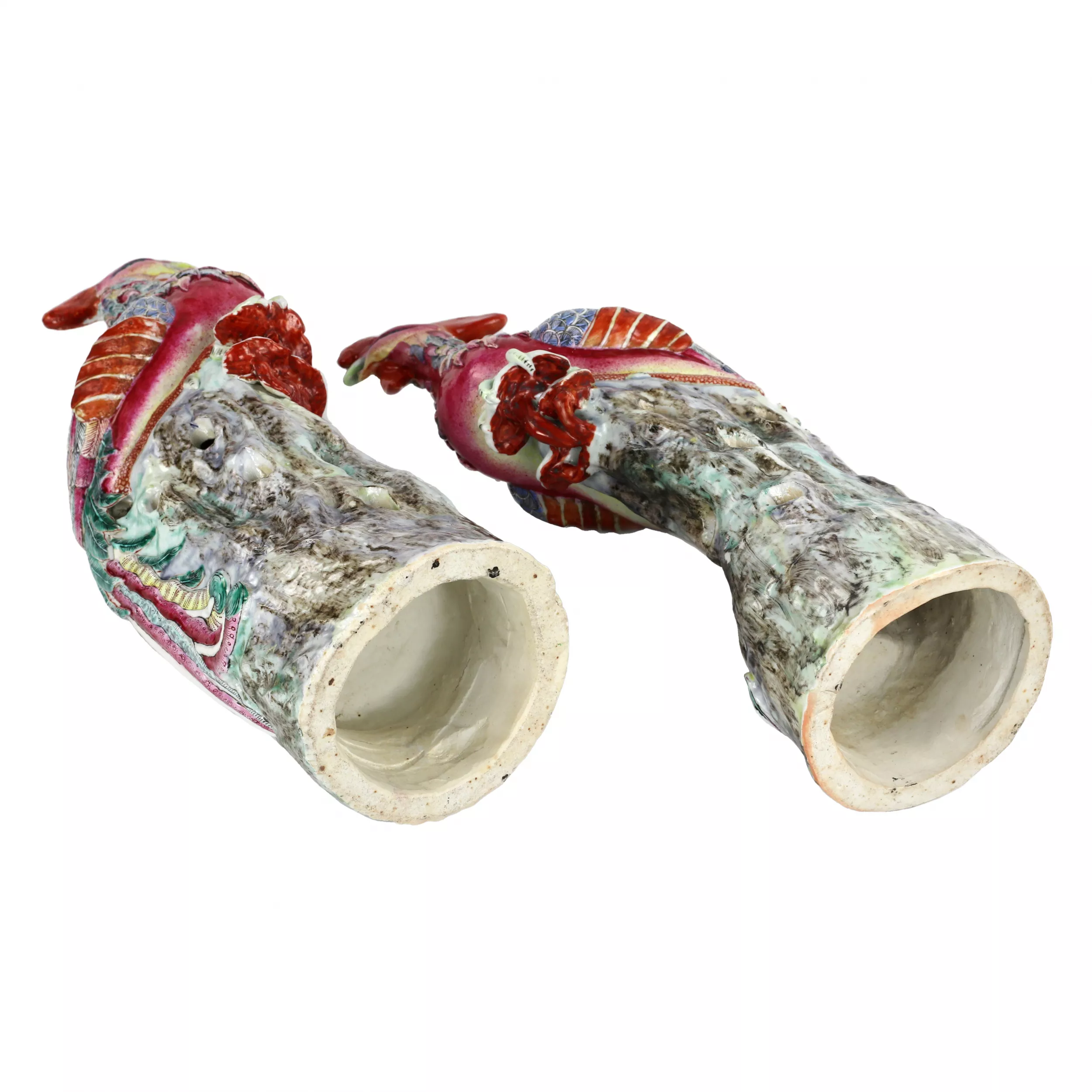 Grande paire d`oiseaux phenix en porcelaine de Chine de la fin de la periode Qing (1644-1912). 