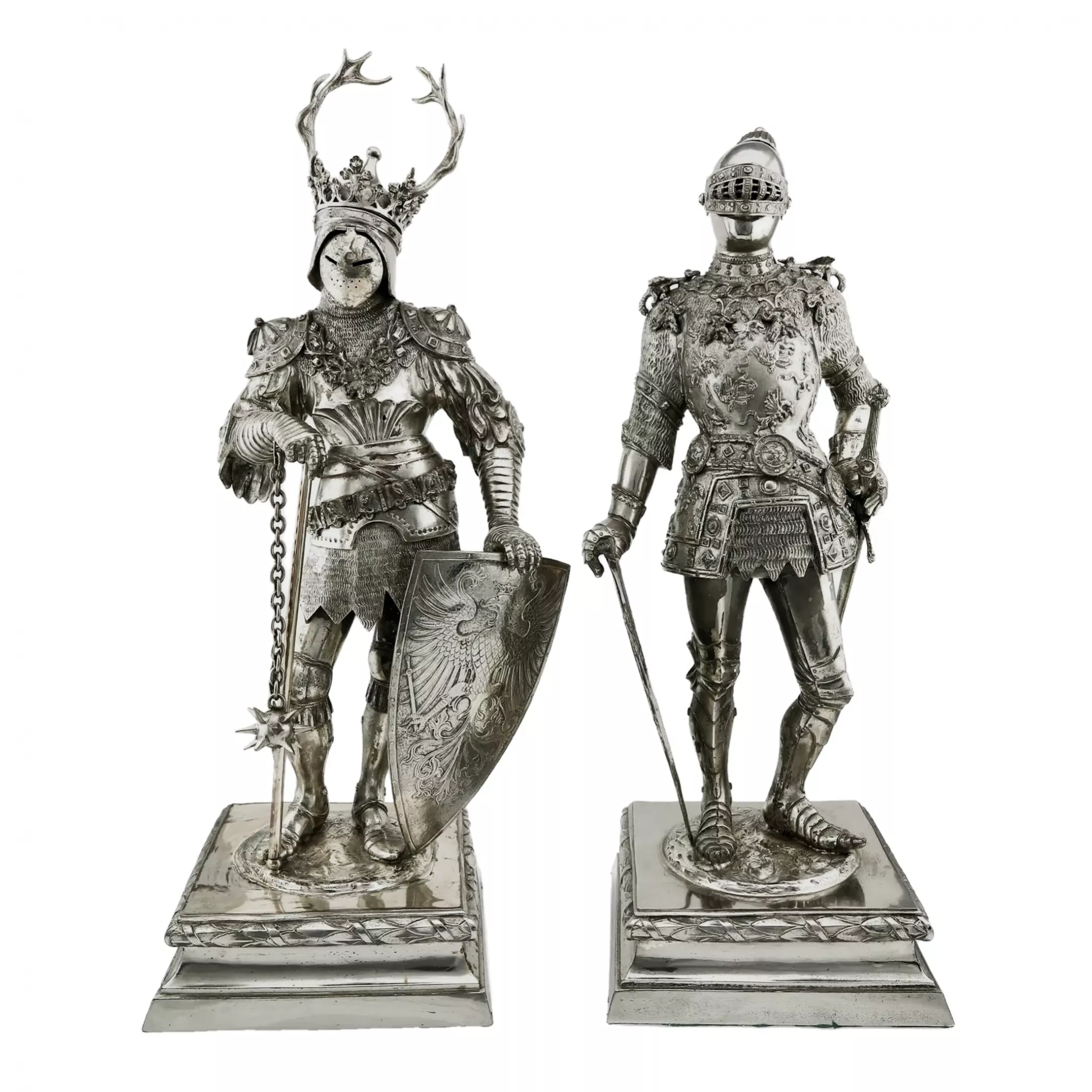 Paire d`exceptionnelles figures de cabinet de chevaliers en argent, artisans de Hanau du XIXe siècle. Neresheimer 