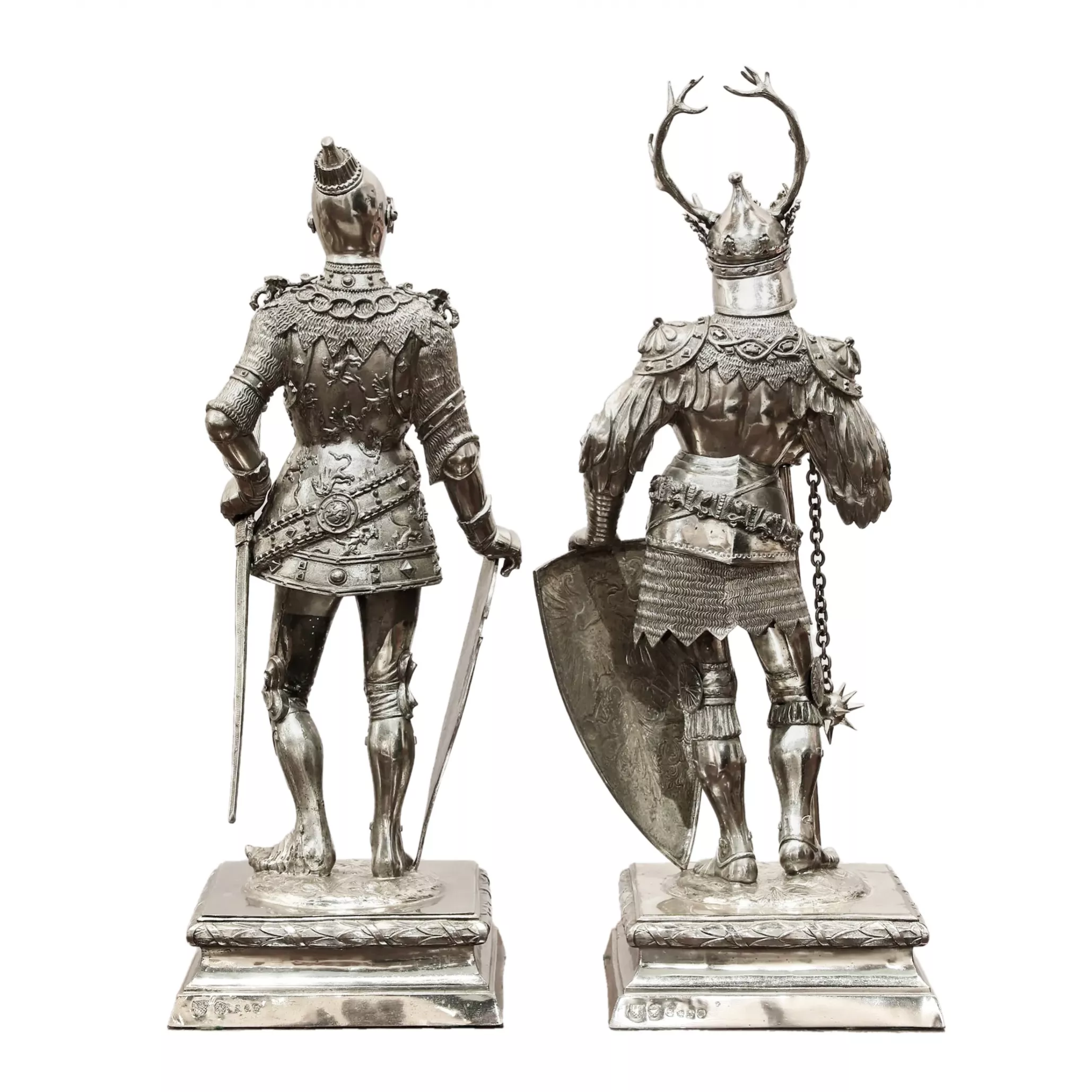 Paire d`exceptionnelles figures de cabinet de chevaliers en argent, artisans de Hanau du XIXe siècle. Neresheimer 