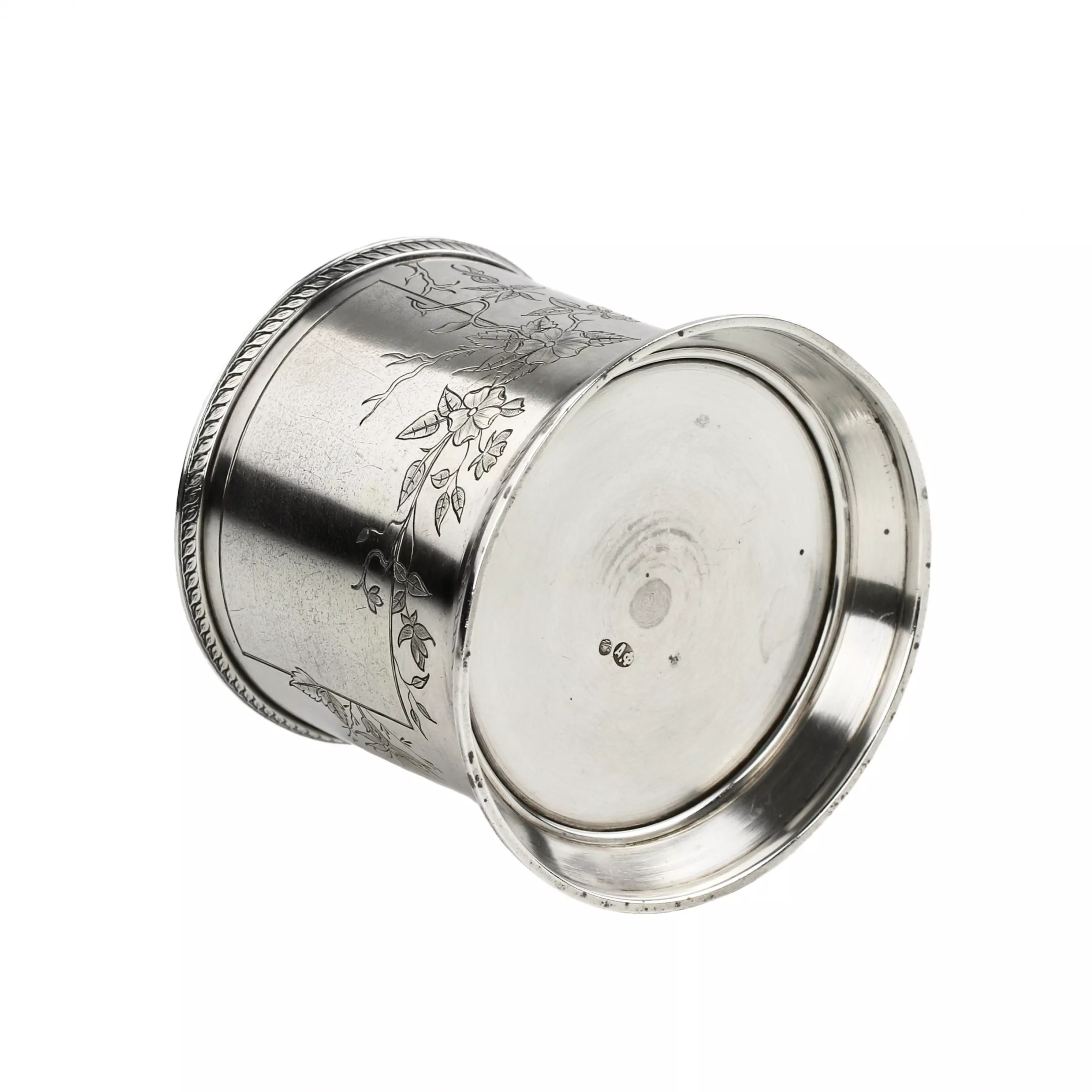 Sous-verre russe en argent du tournant des XIXe et XXe siècles. 