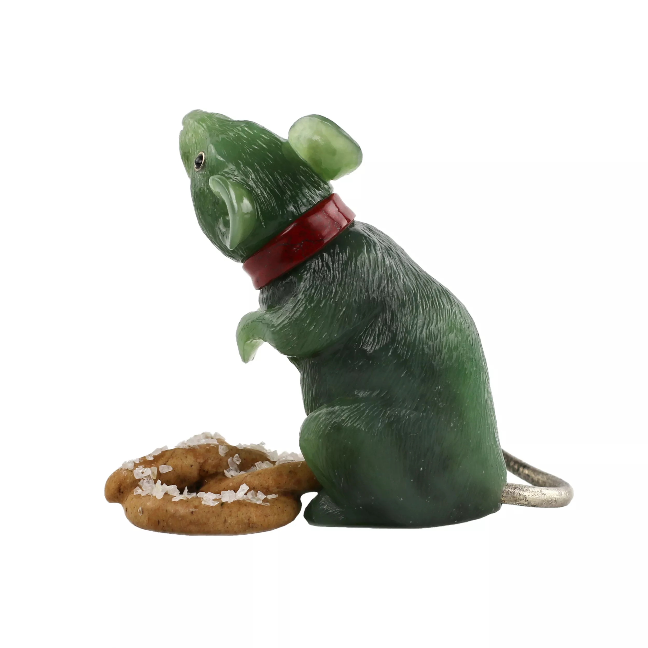 Jade figurine. Mouse with a pretzel.