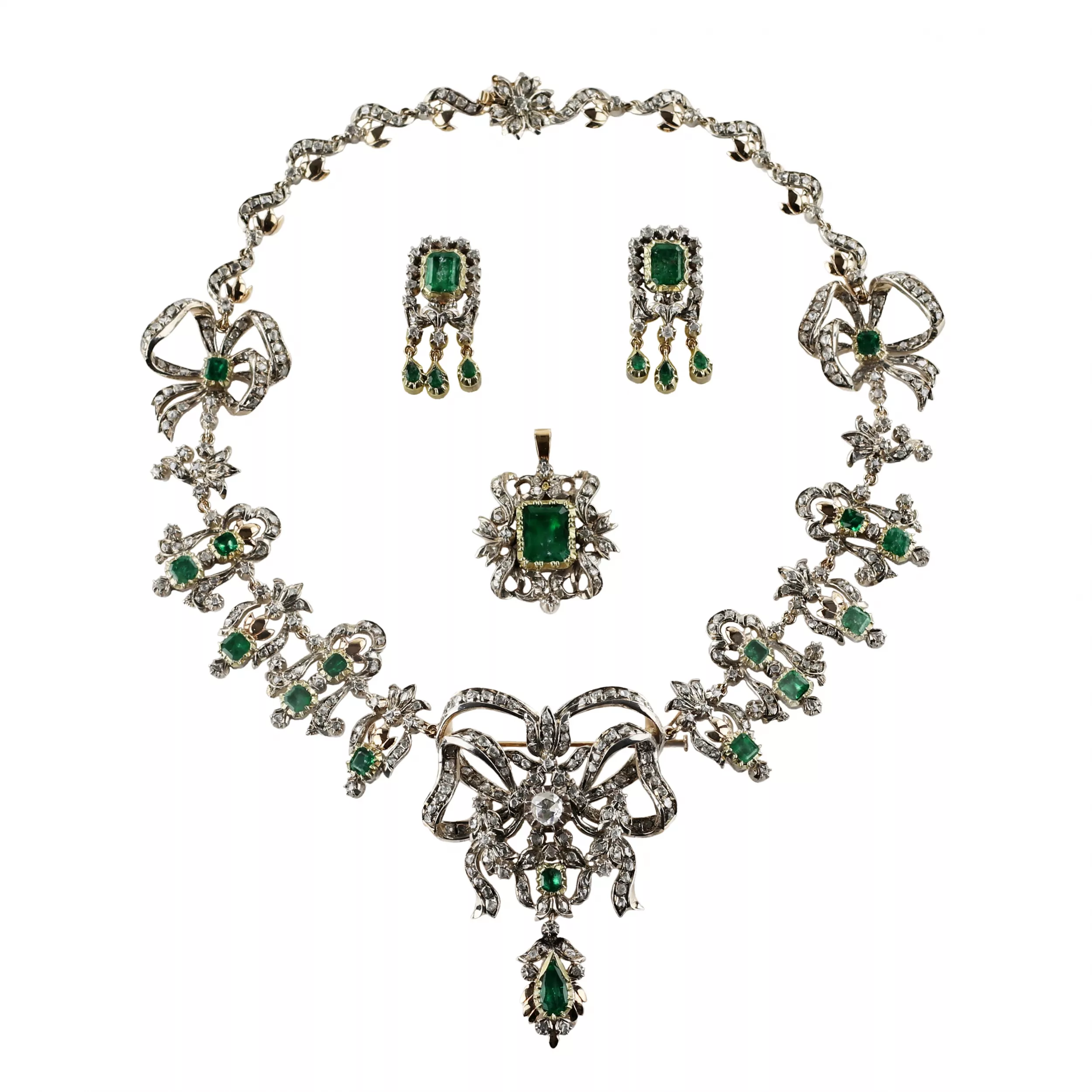 Ensemble de bijoux vintage Reine Isabelle. Le tournant des XVIIIe-XIXe siècles. 