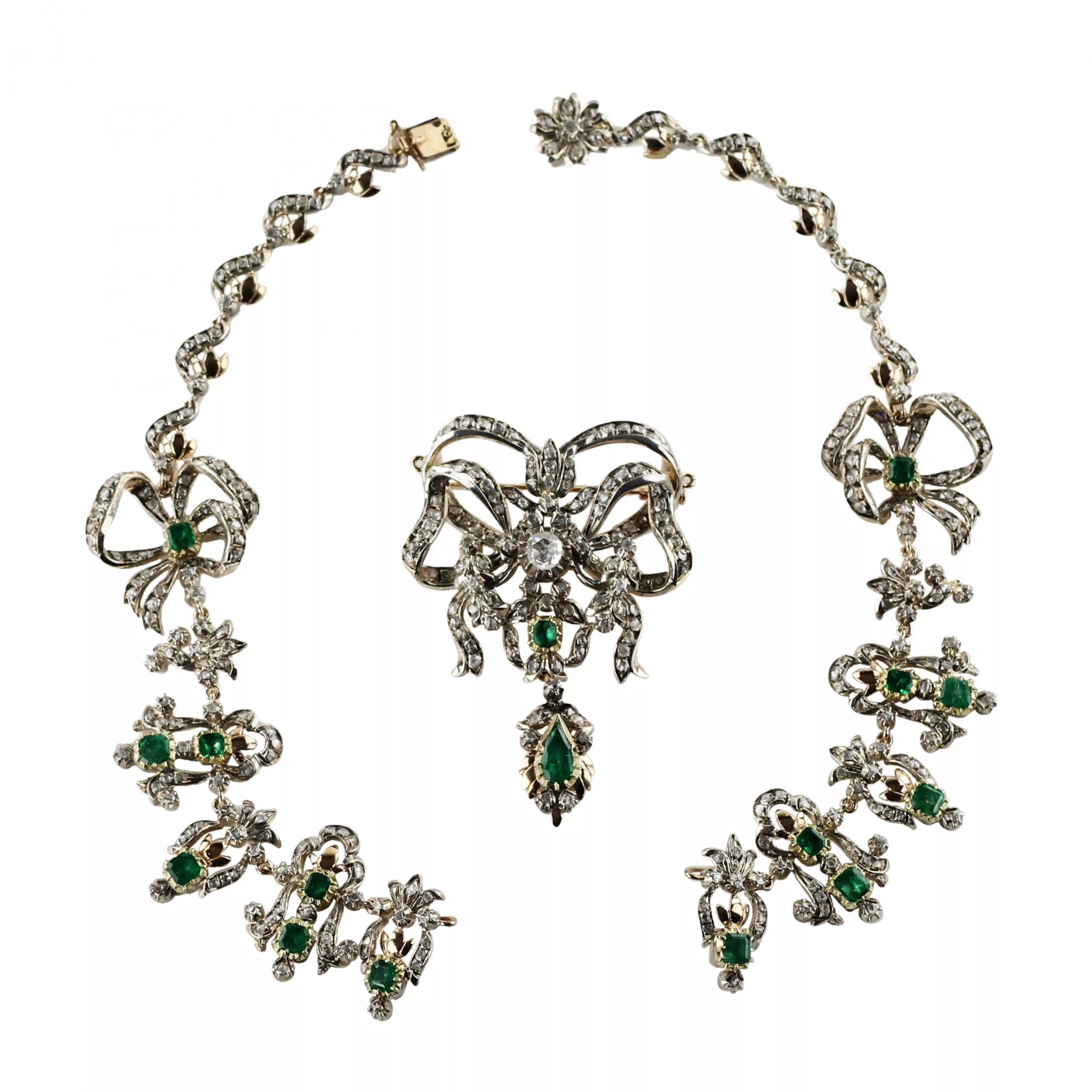 Ensemble de bijoux vintage Reine Isabelle. Le tournant des XVIIIe-XIXe siècles. 