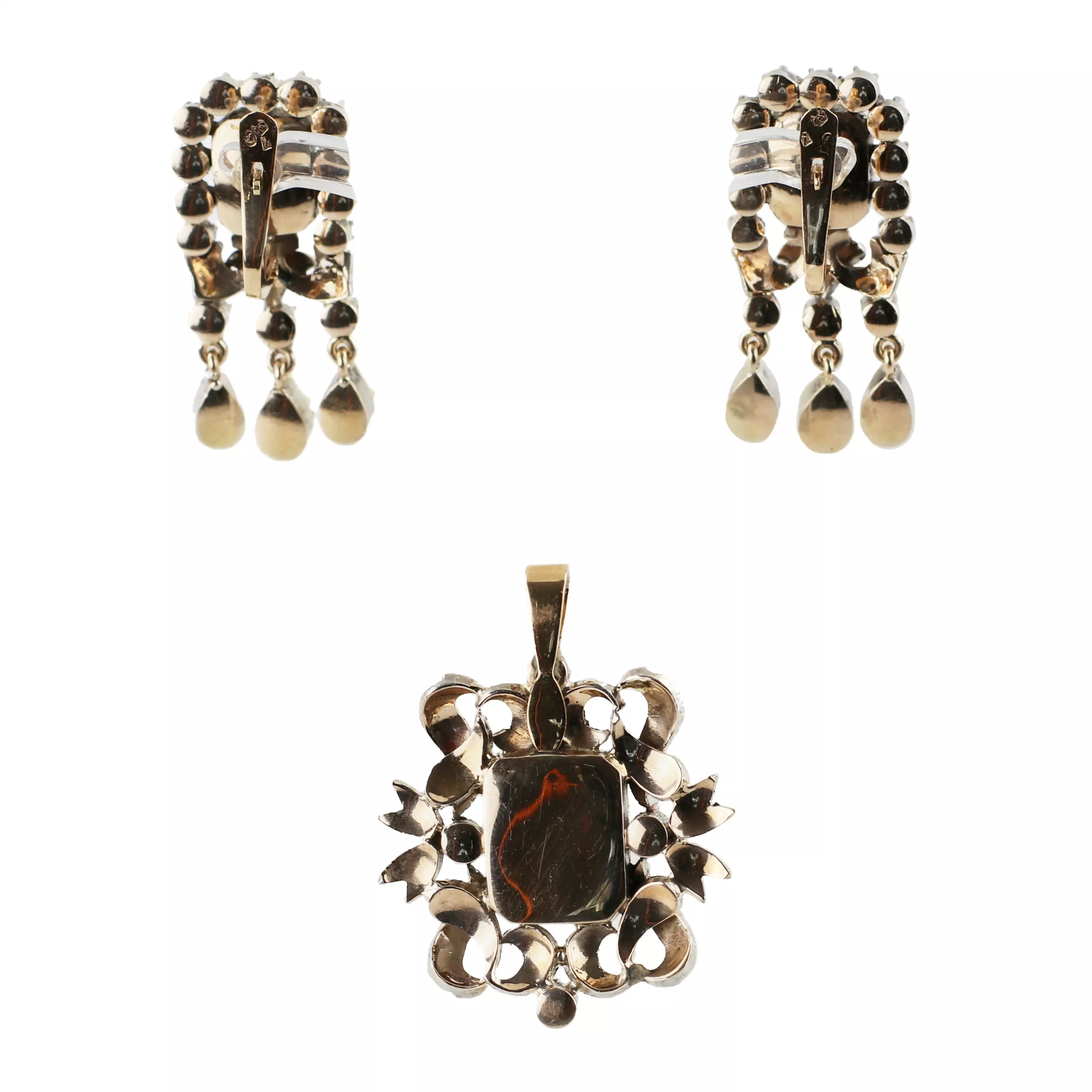 Ensemble de bijoux vintage Reine Isabelle. Le tournant des XVIIIe-XIXe siècles. 