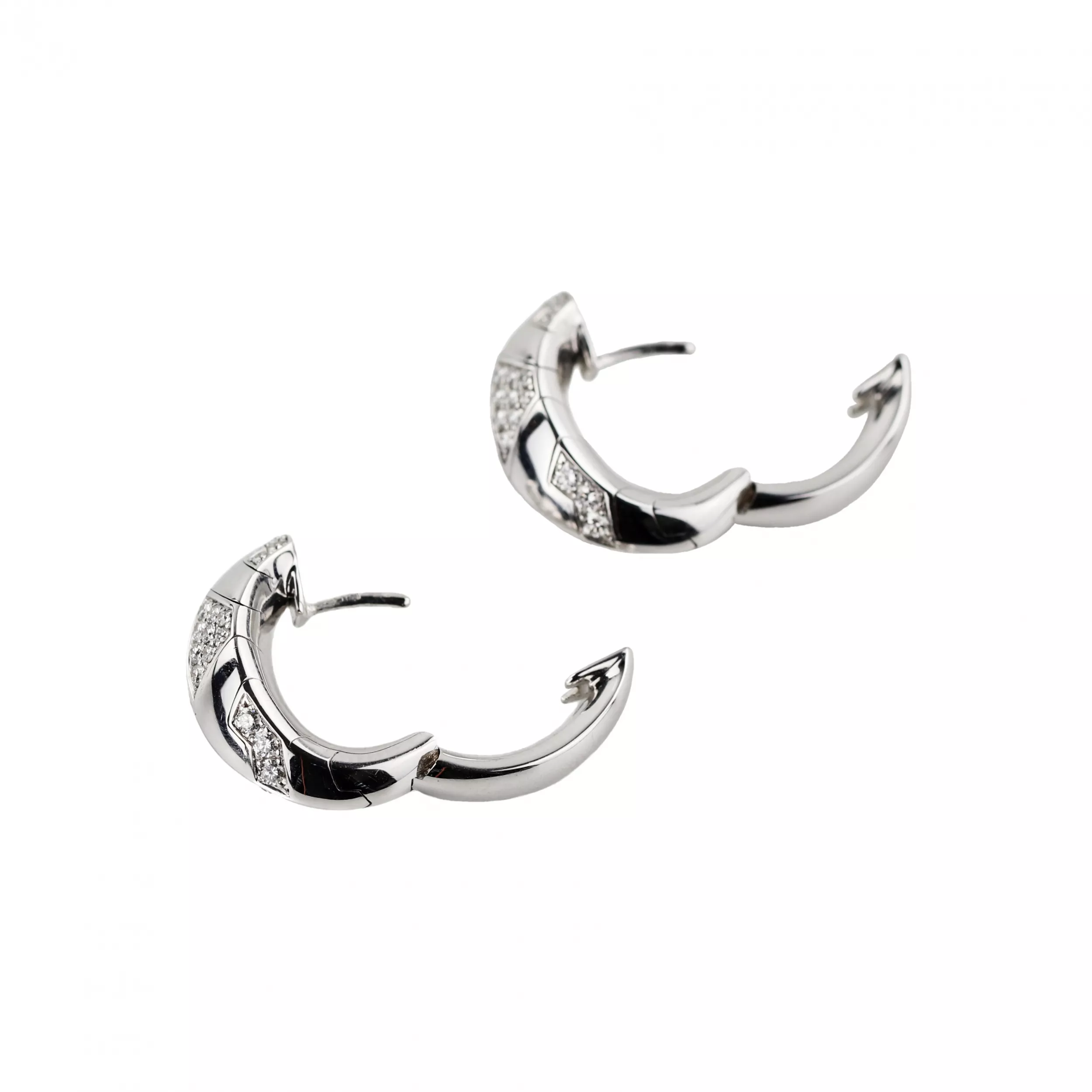 Boucles d`oreilles Giorgio Visconti en or blanc avec diamants. 