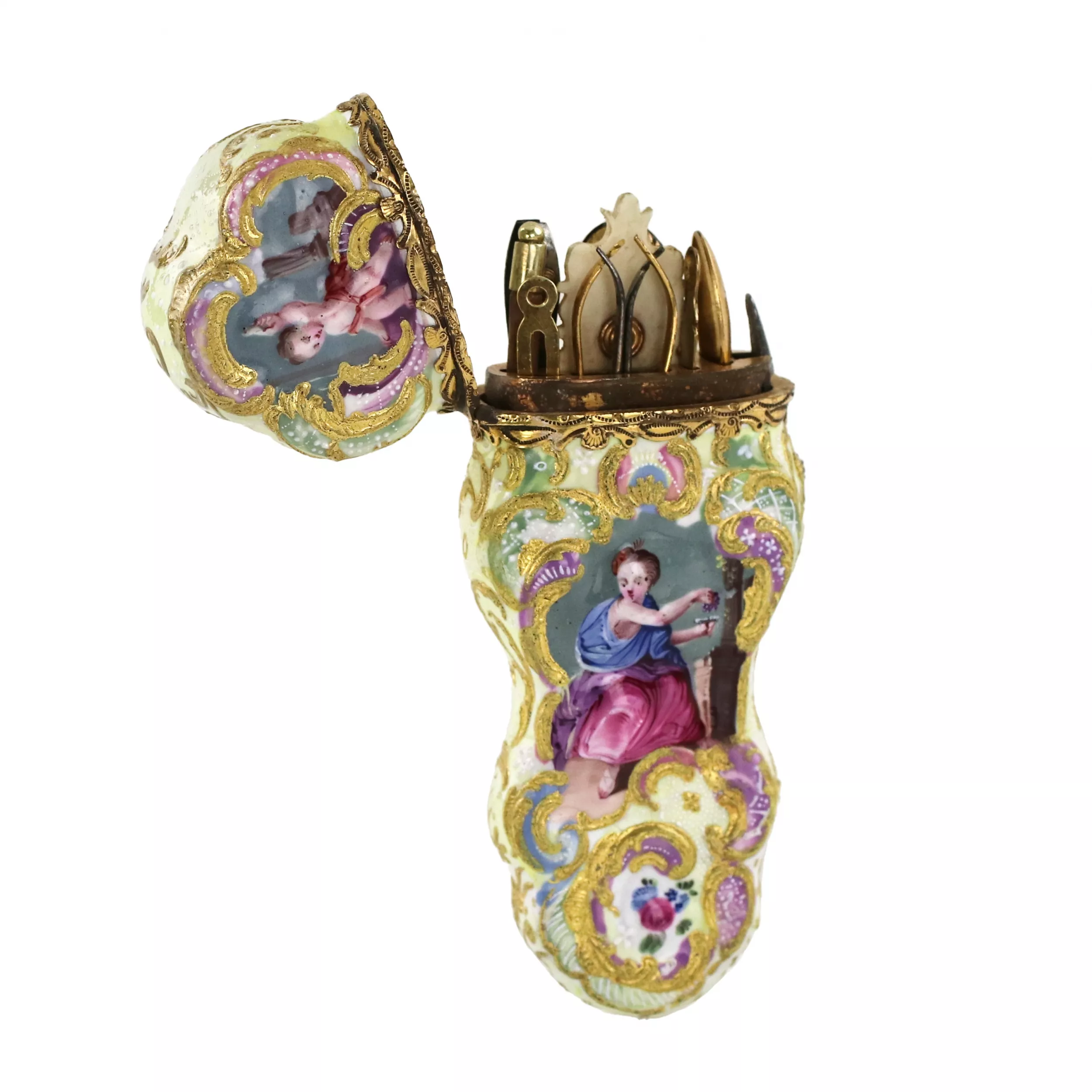 Porcelain travel necessaire from Rainbow firm. 19th century. 