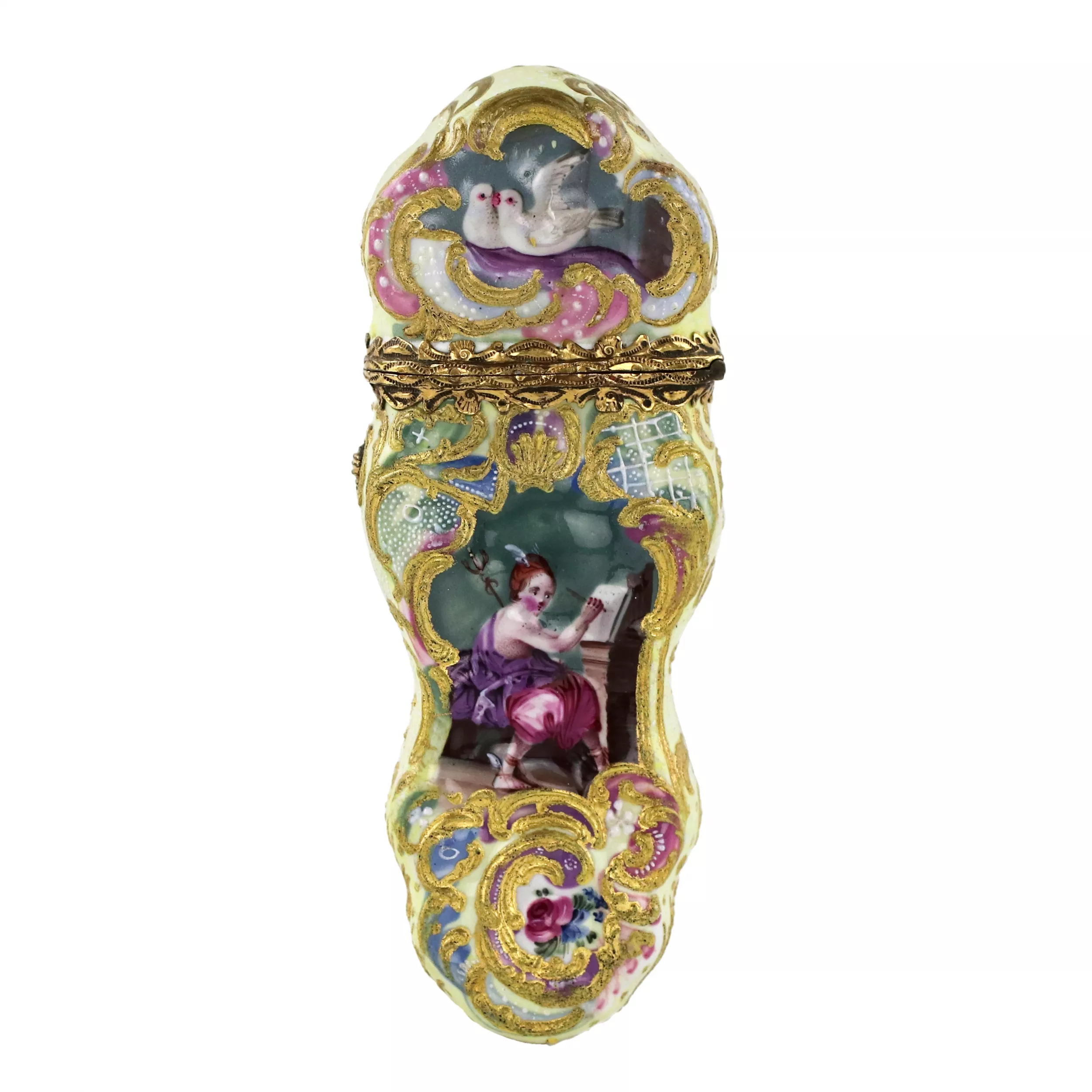 Porcelain travel necessaire from Rainbow firm. 19th century. 
