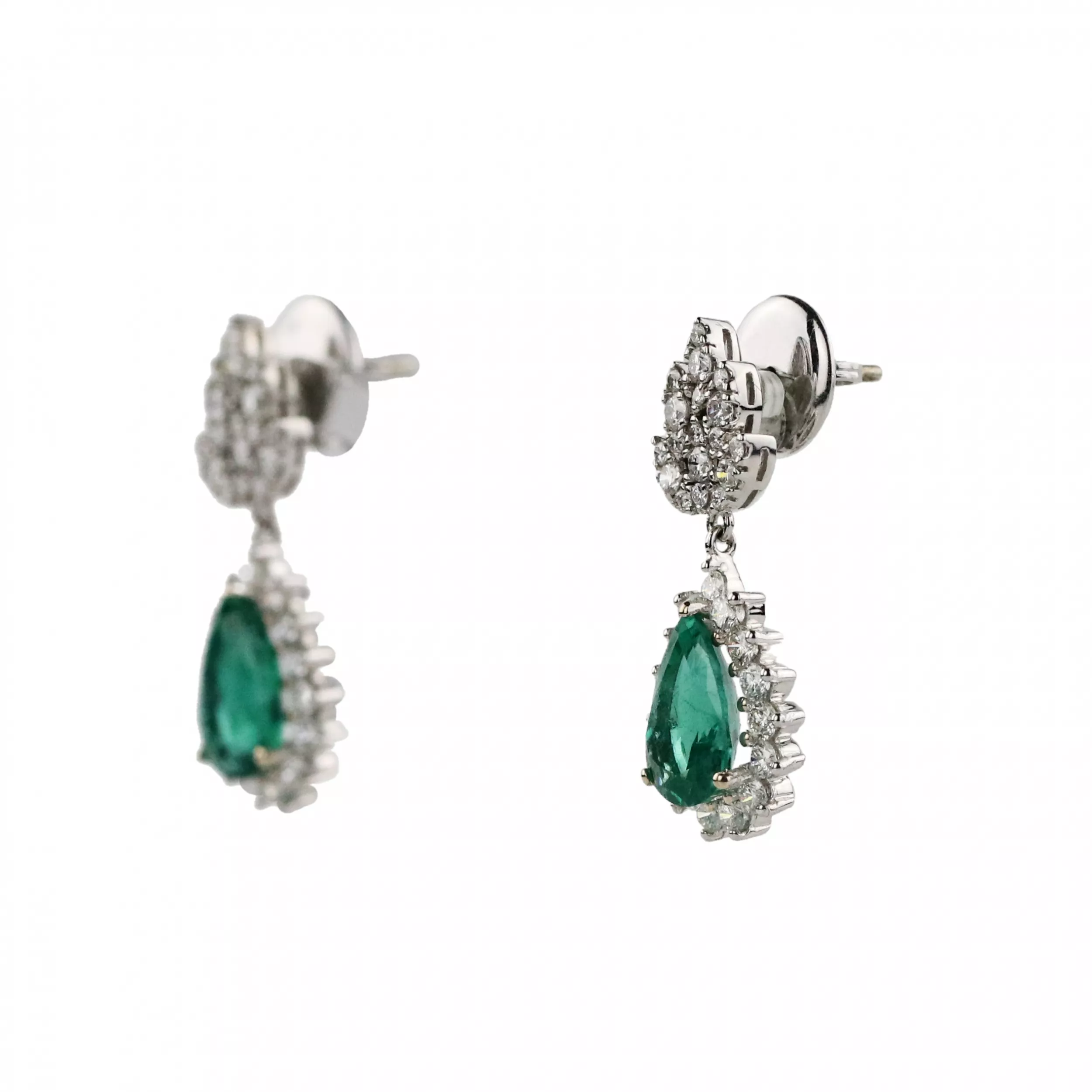 Boucles d`oreilles en or avec emeraudes et diamants. 
