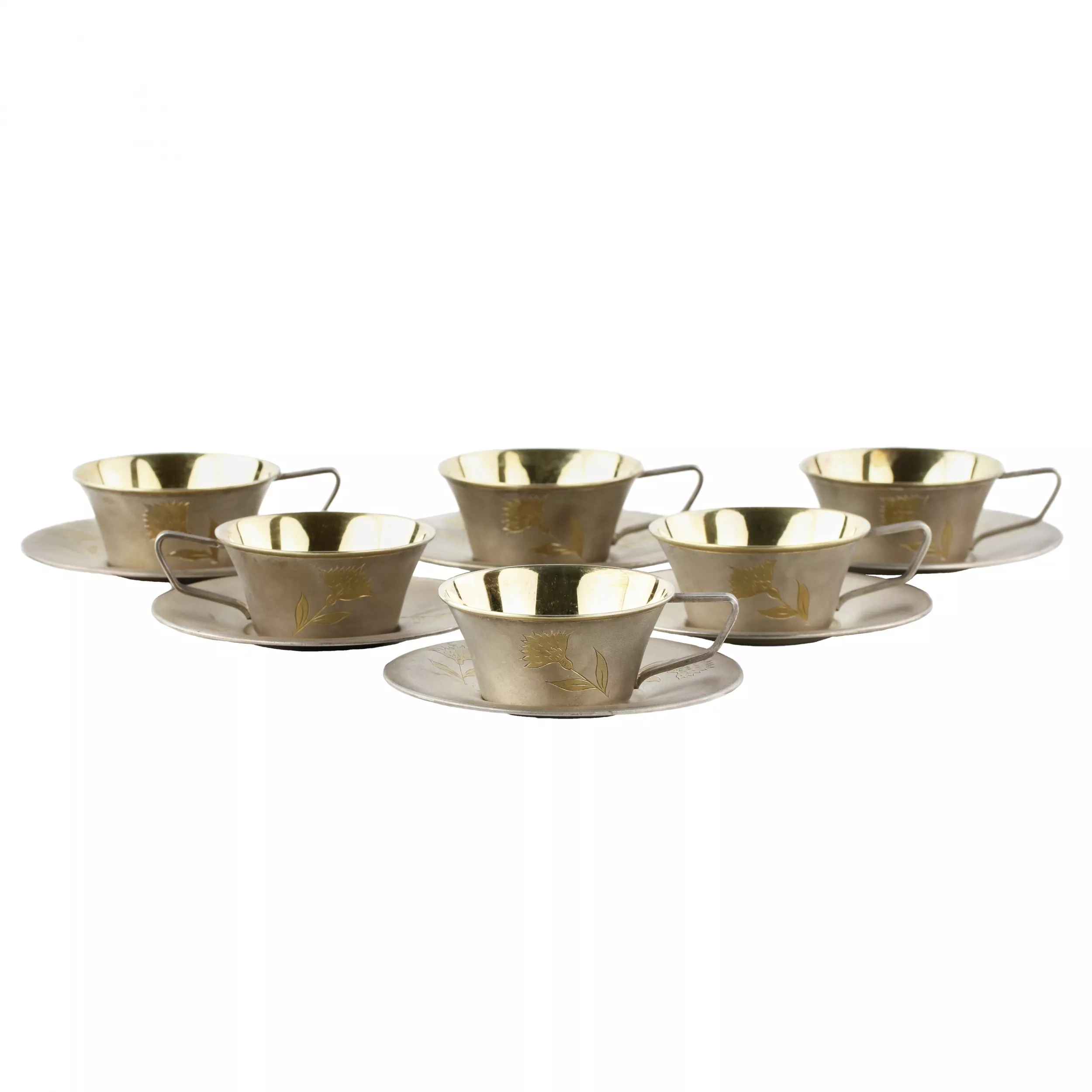 Six tasses avec soucoupes en argent dore et grave. URSS. 1960-80 