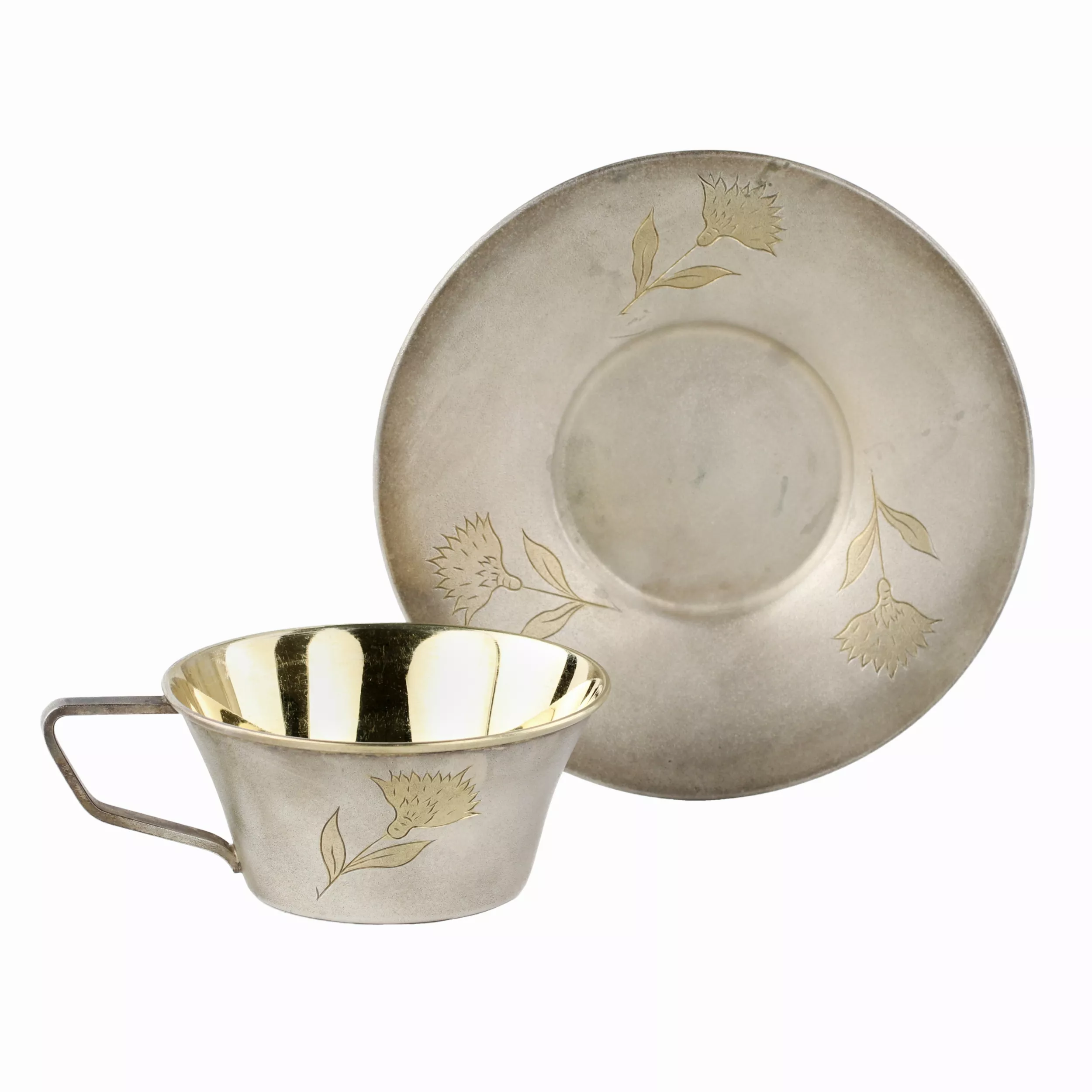 Six tasses avec soucoupes en argent dore et grave. URSS. 1960-80 