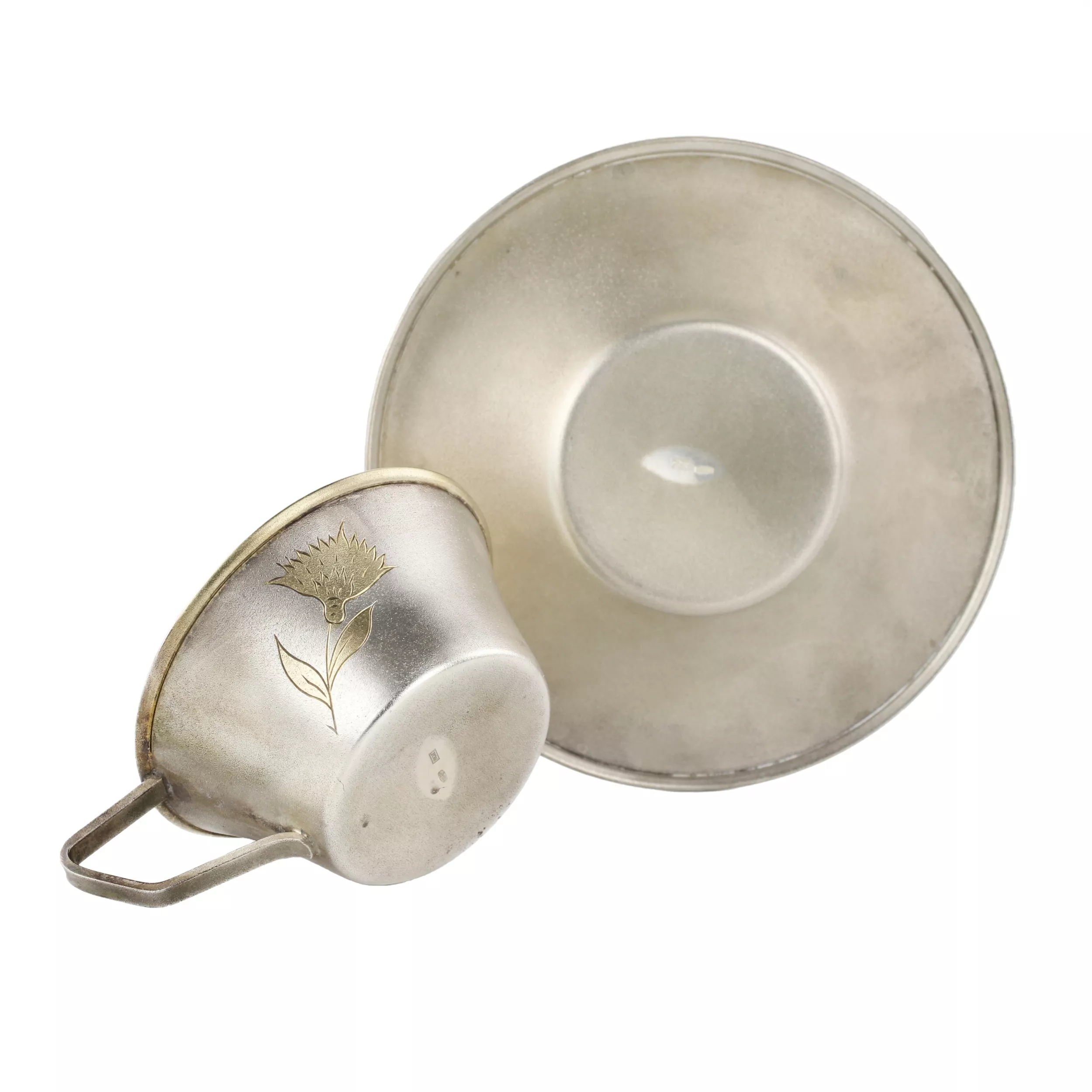 Six tasses avec soucoupes en argent dore et grave. URSS. 1960-80 