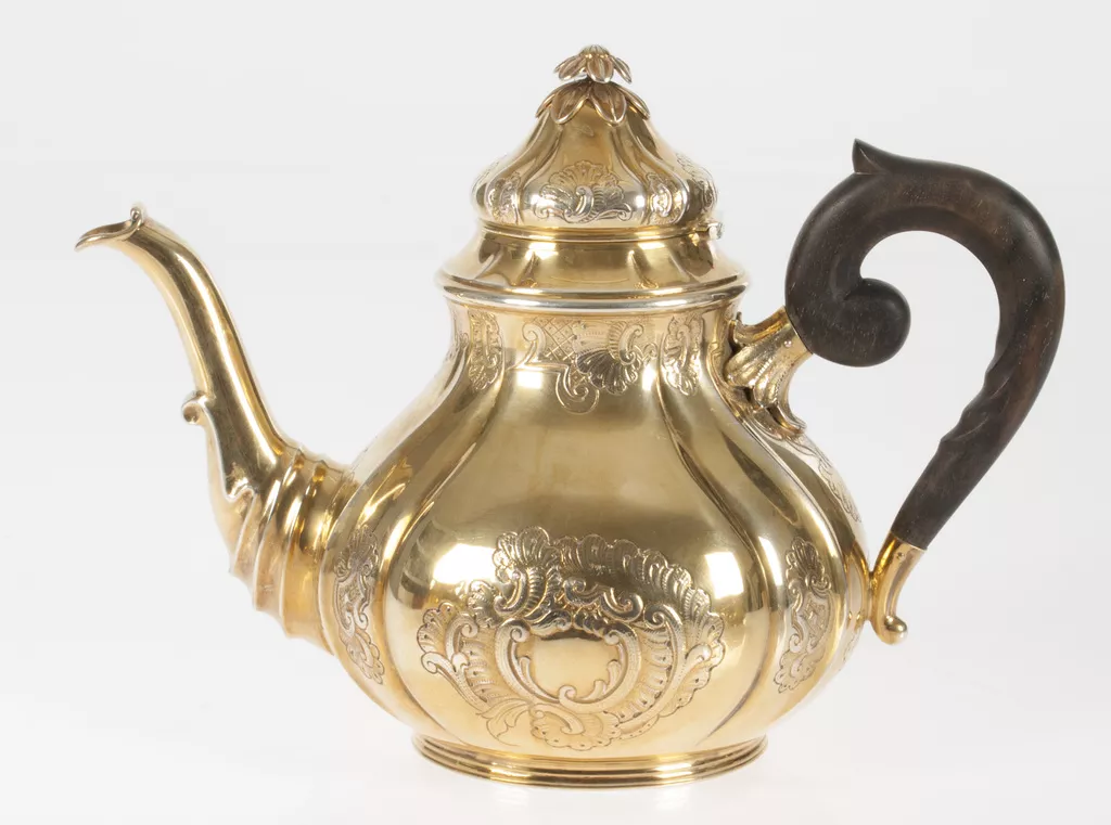 Service en argent plaqué or - Cafetière, théière, carafe à eau, bol à crème, sucrier 