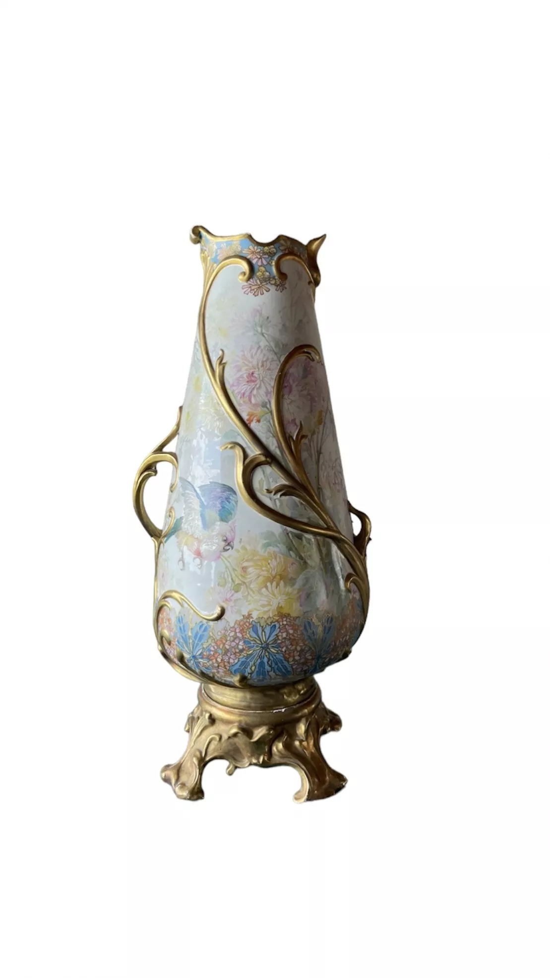 Usine impériale de porcelaine de Yıldız, vase en porcelaine de Monsieur Narcice, Turquie de la fin du XIXe siècle. 