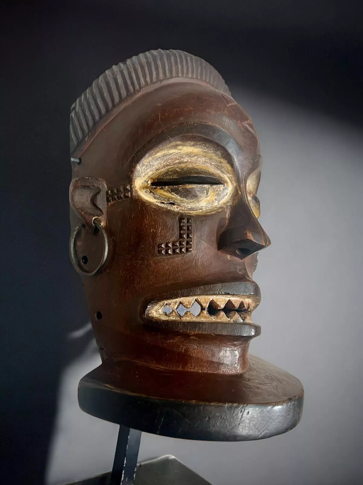 Tchokwé mask from Angola in wood and pigments - Circa 1900