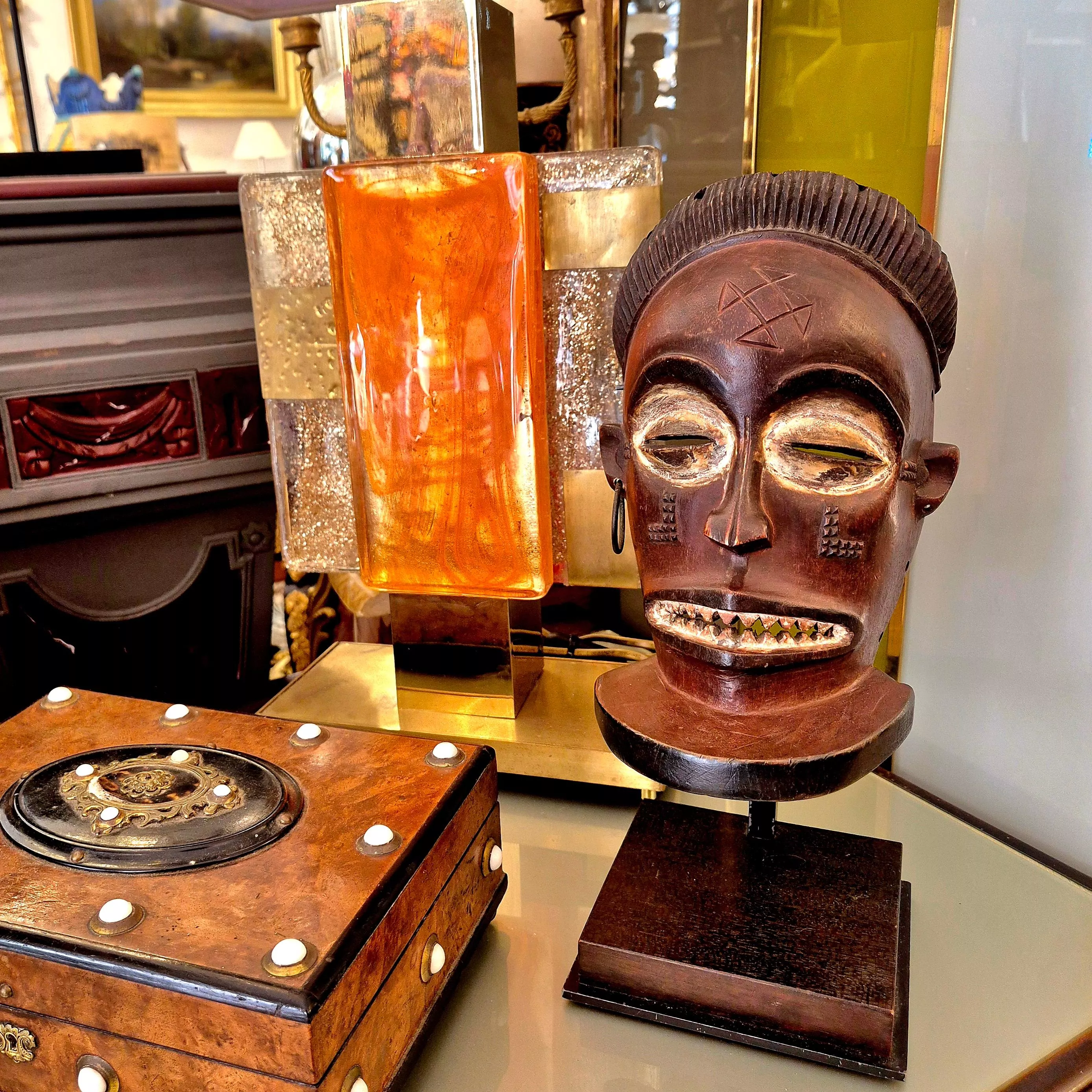 Tchokwé mask from Angola in wood and pigments - Circa 1900