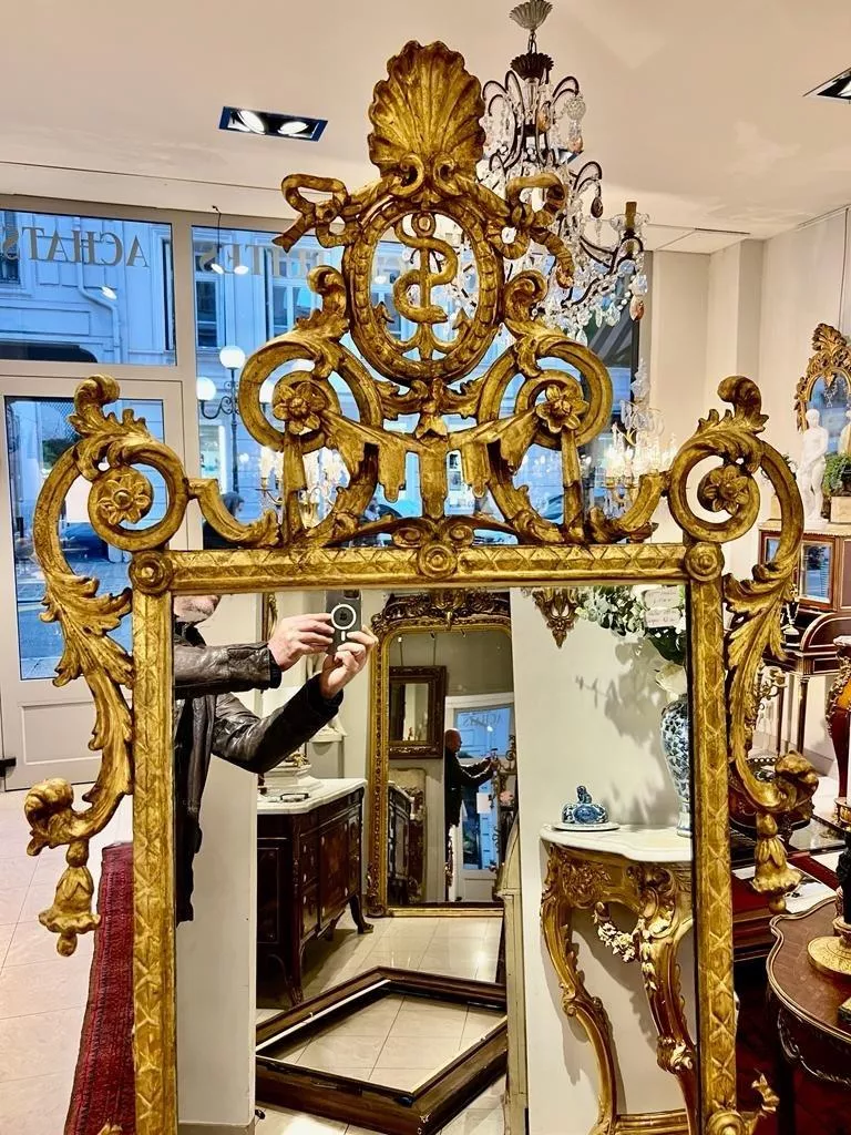 Rare 18th century gilded wood mirror, Italy