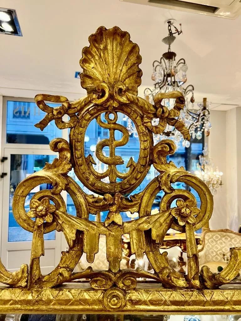 Rare 18th century gilded wood mirror, Italy