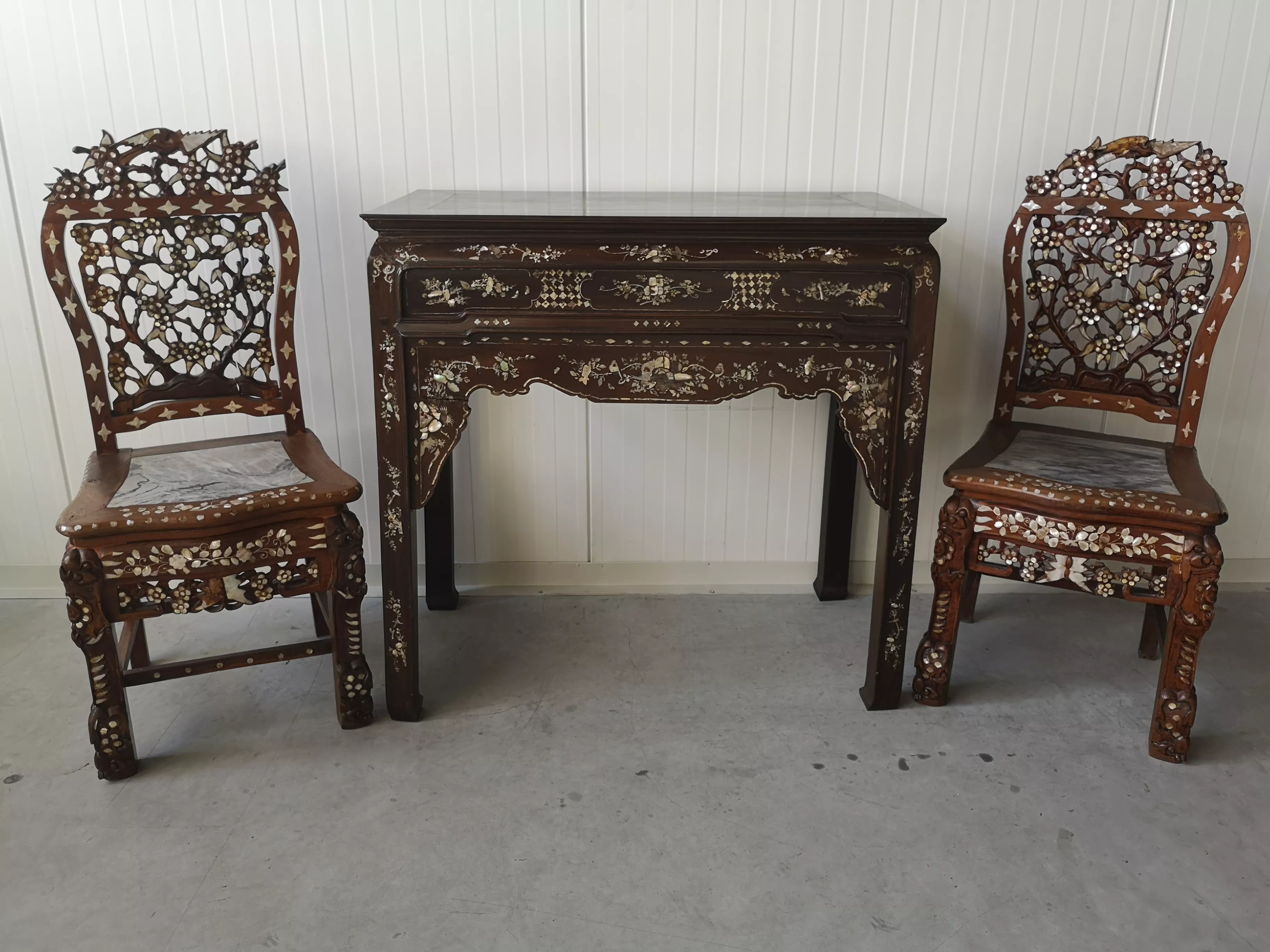 Console with two chairs